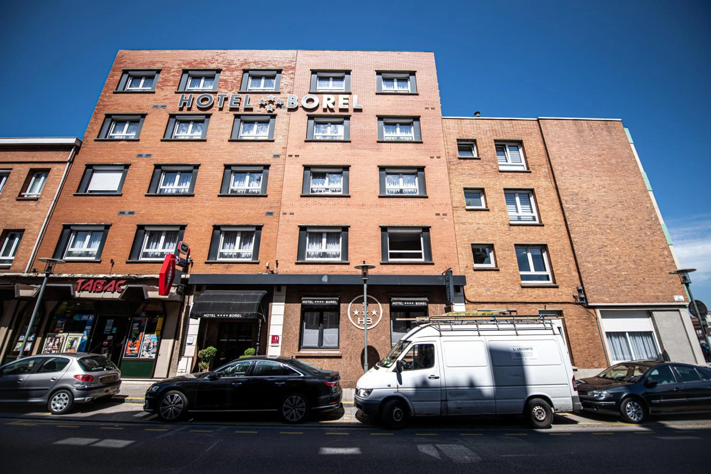 Property building in LOGIS Hôtel Borel