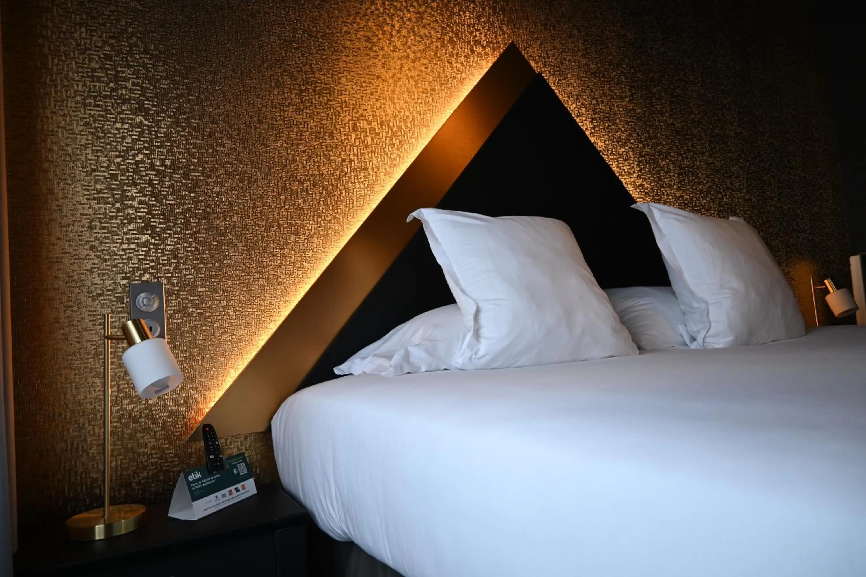 Photo of the whole room, Bed in LOGIS Hôtel Borel