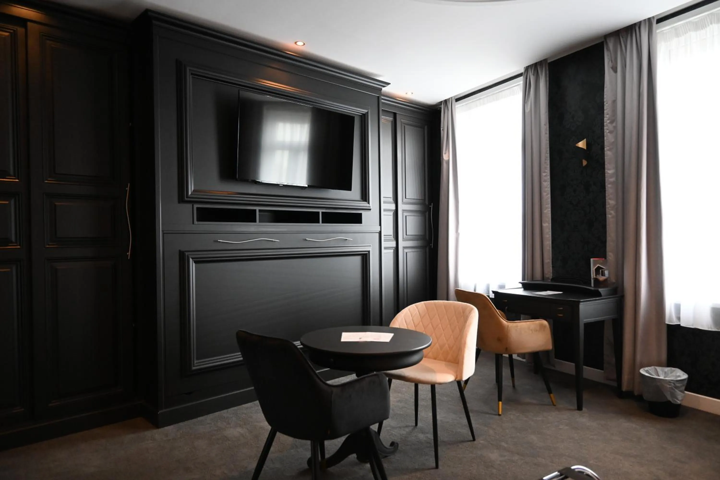 Seating area in LOGIS Hôtel Borel