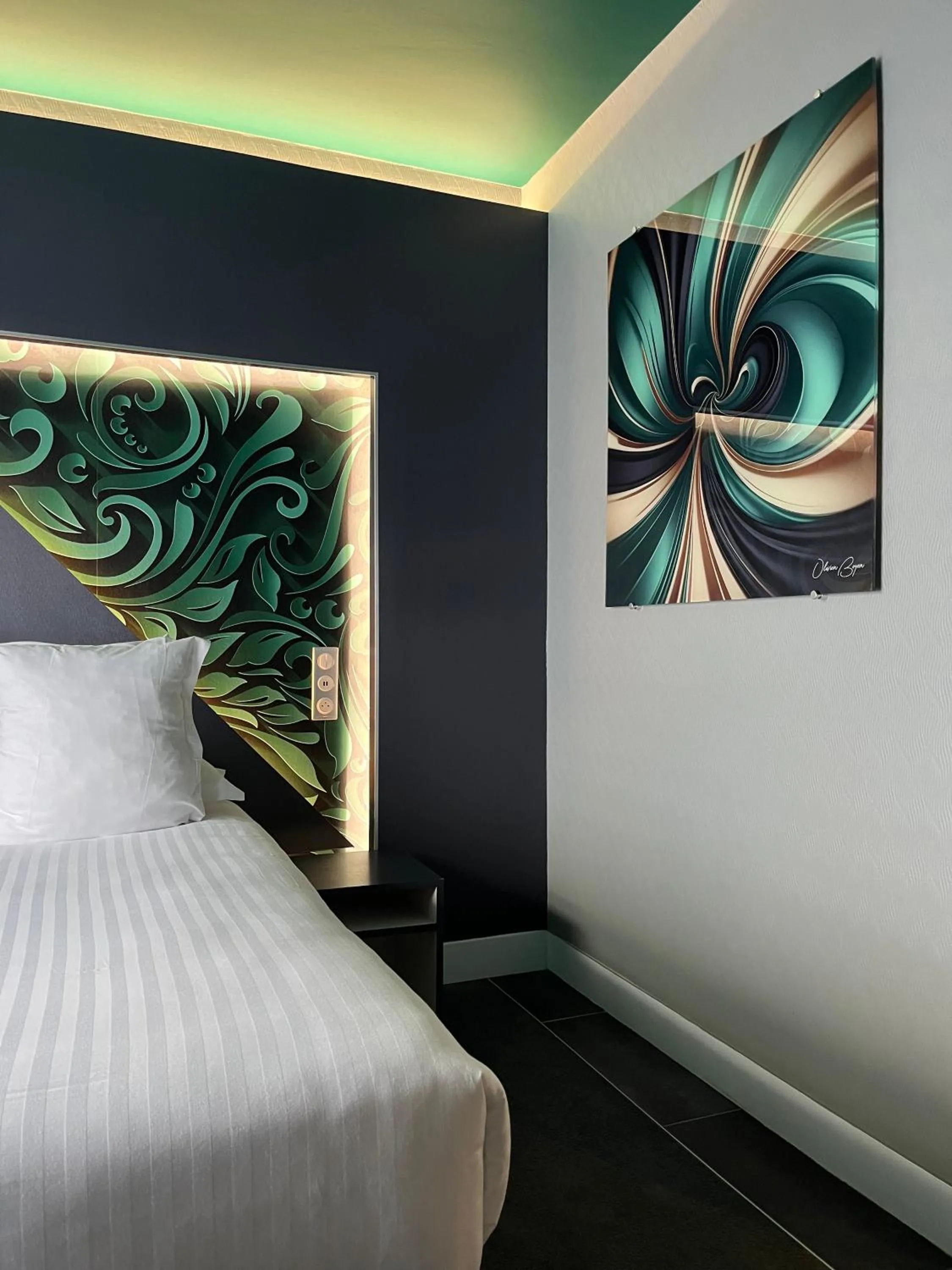 Bedroom, Bed in LOGIS Hôtel Borel