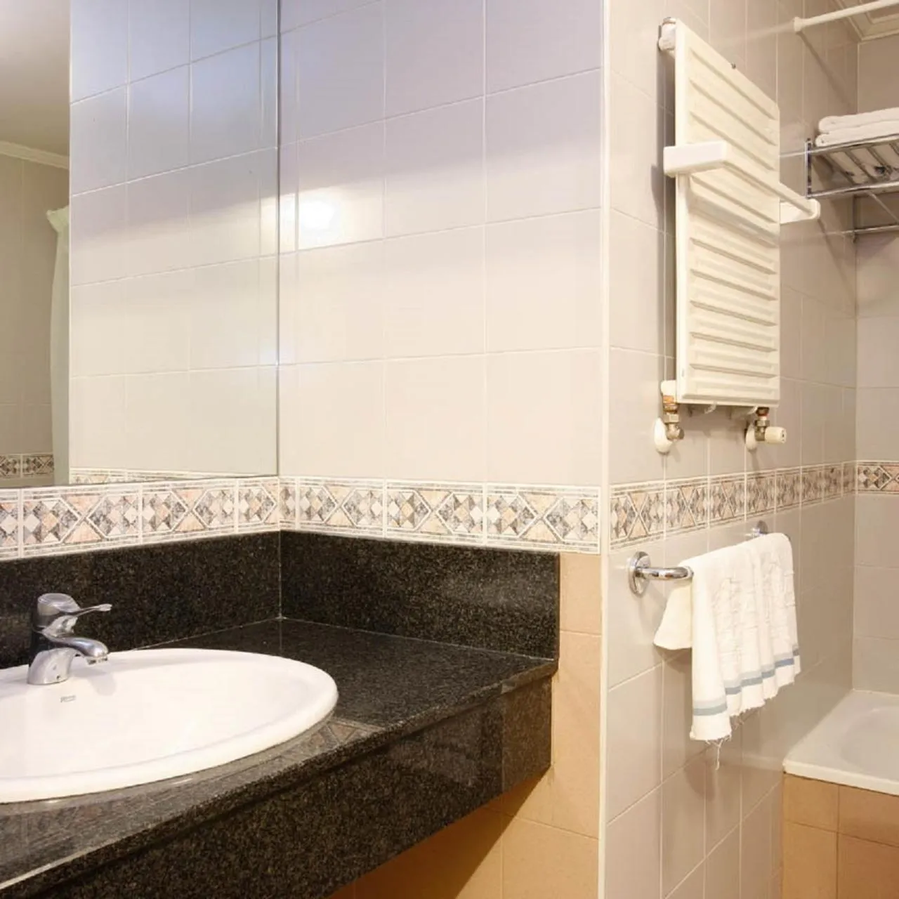 Bathroom in Apartamentos Marina