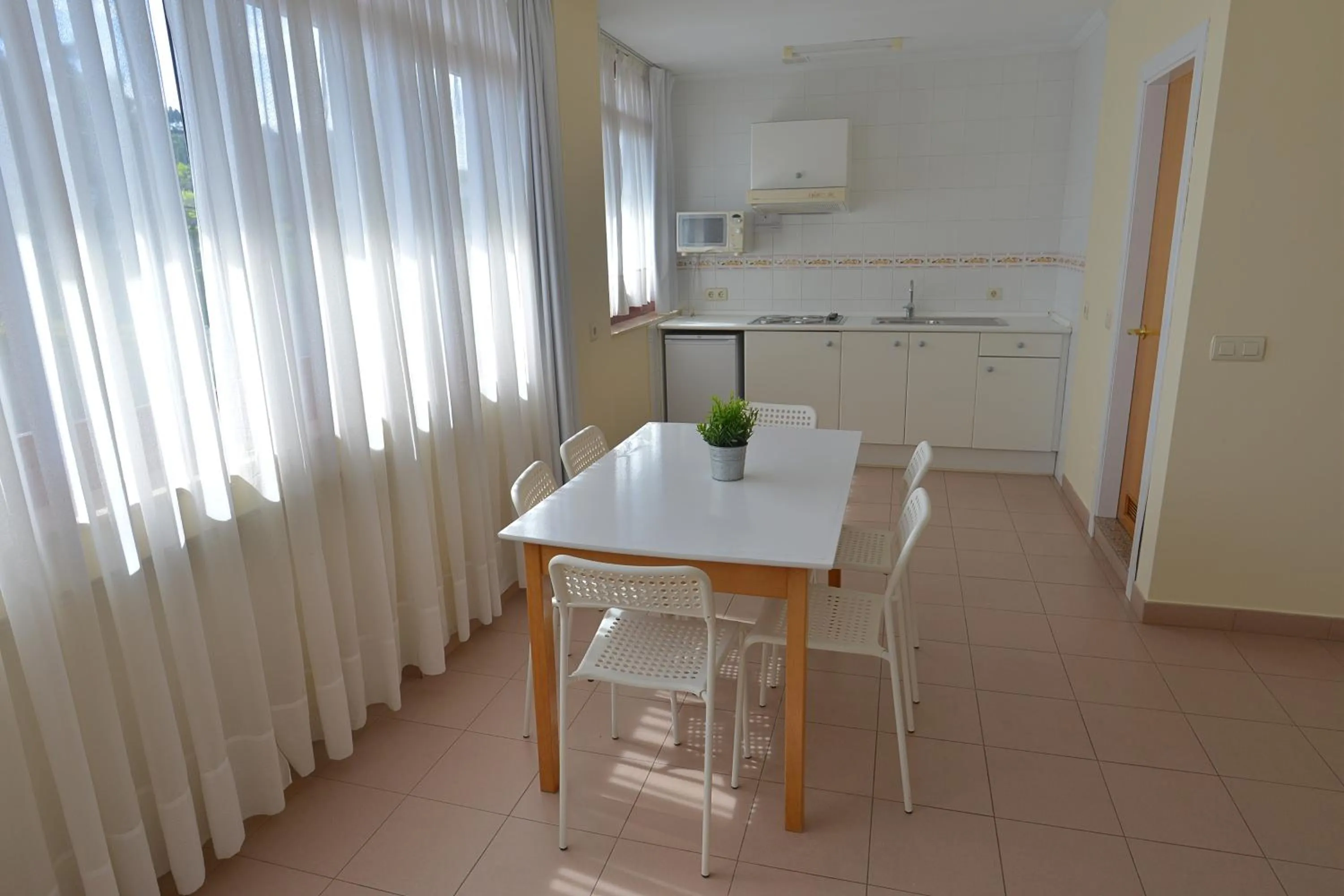 Dining area in Apartamentos Marina