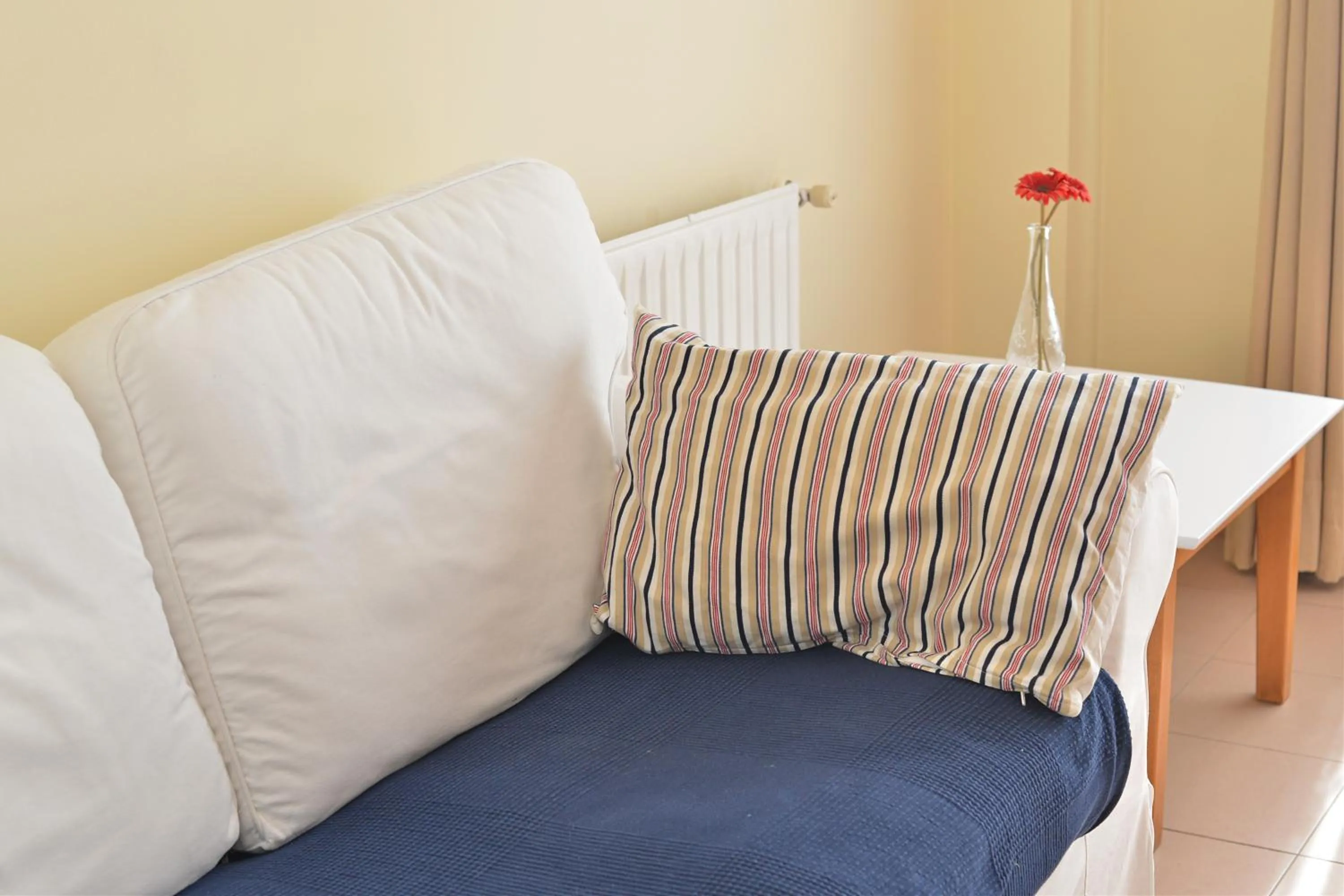 Living room, Bed in Apartamentos Marina