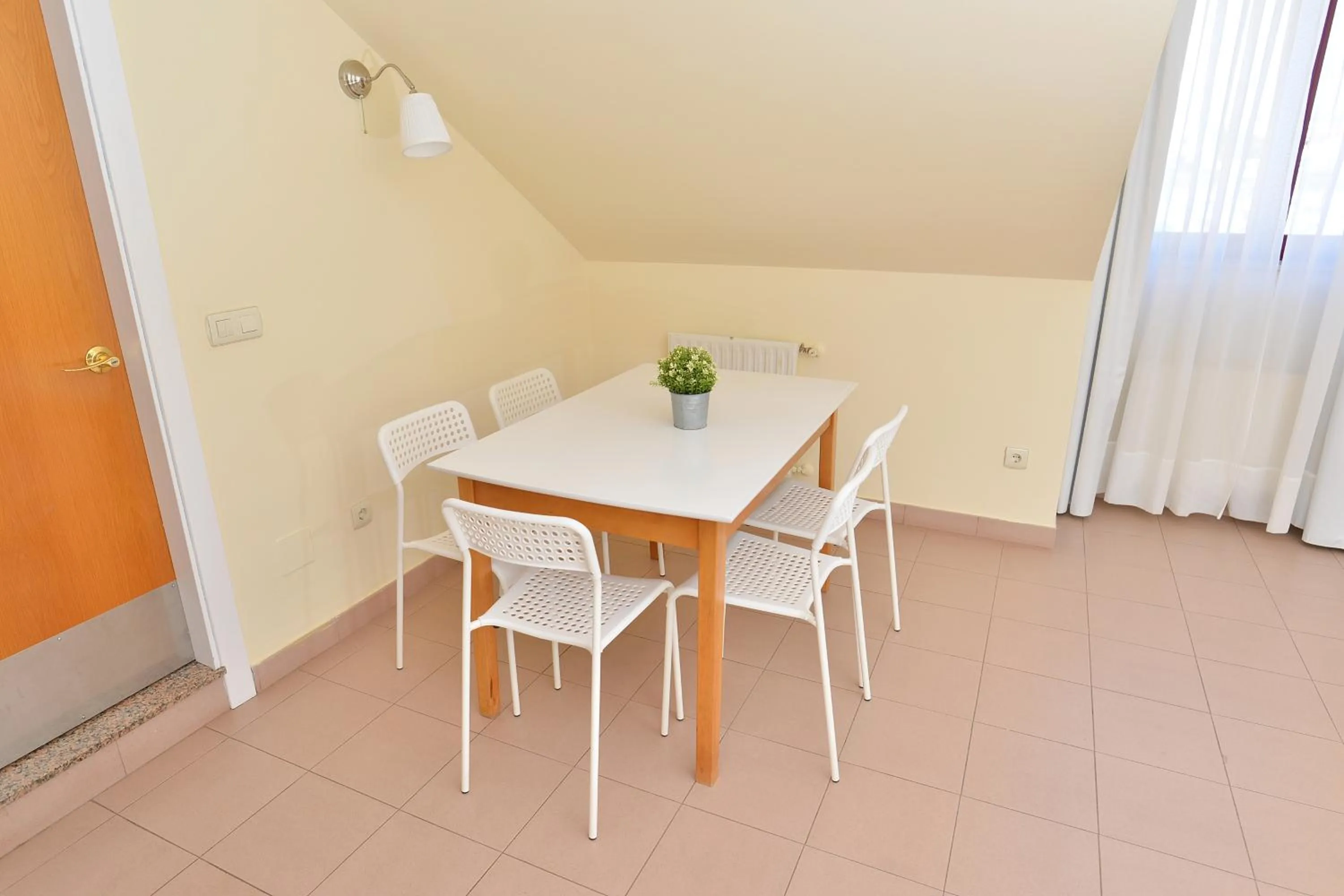Dining area in Apartamentos Marina