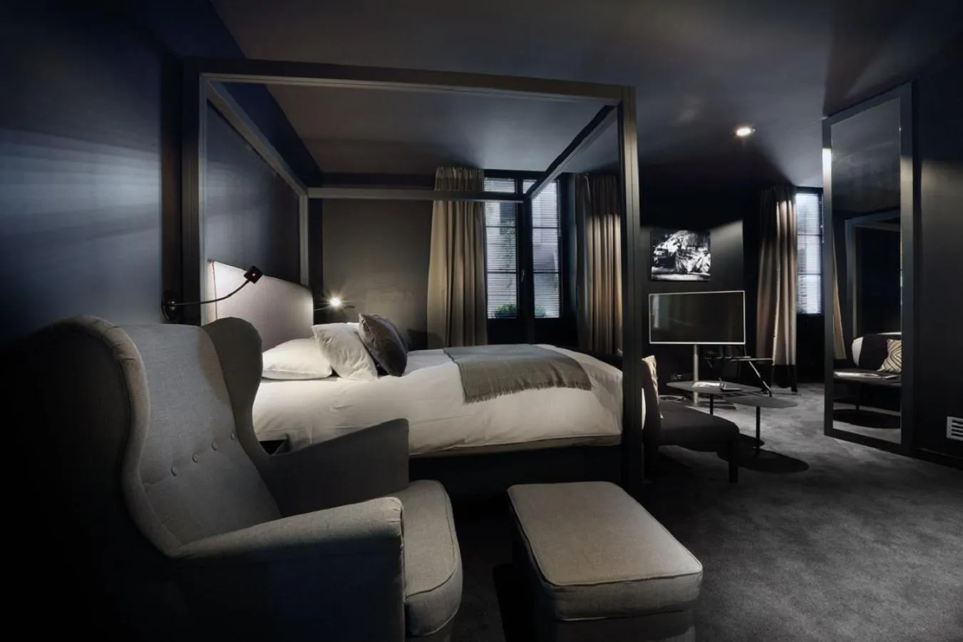 Photo of the whole room, Bed in Petit Hôtel Confidentiel