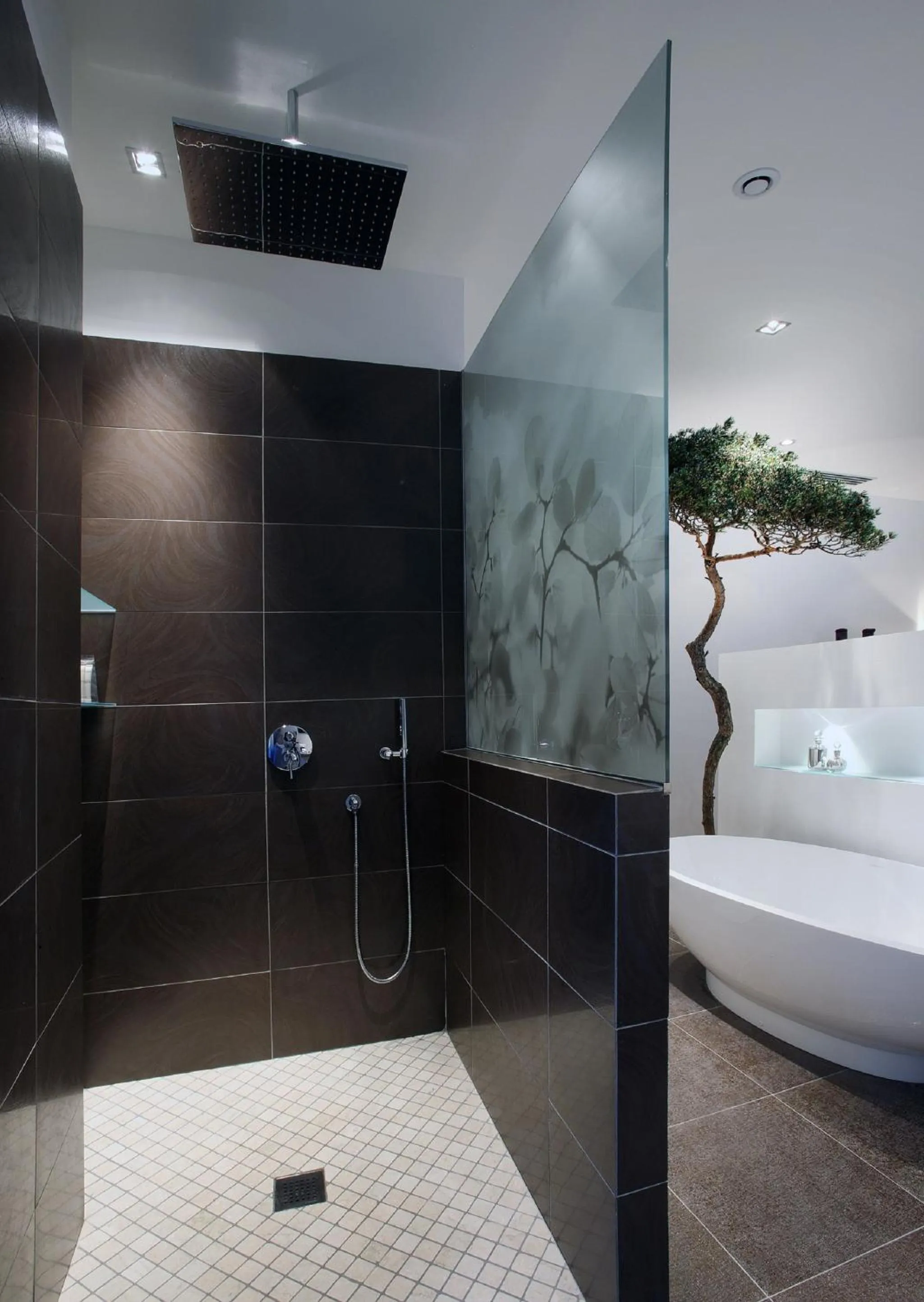 Shower in Petit Hôtel Confidentiel