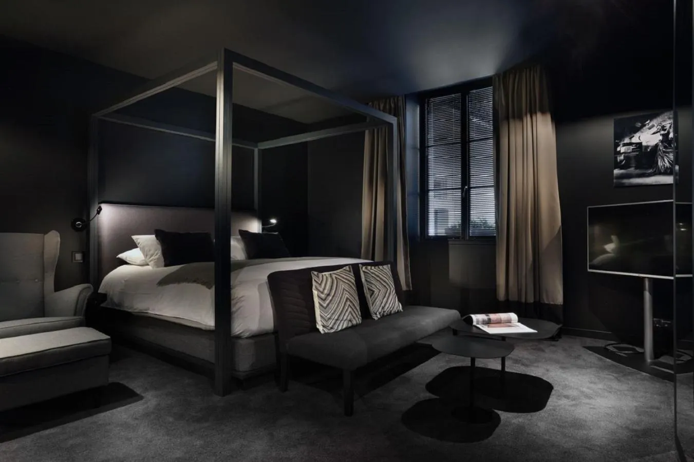 Photo of the whole room, Bed in Petit Hôtel Confidentiel