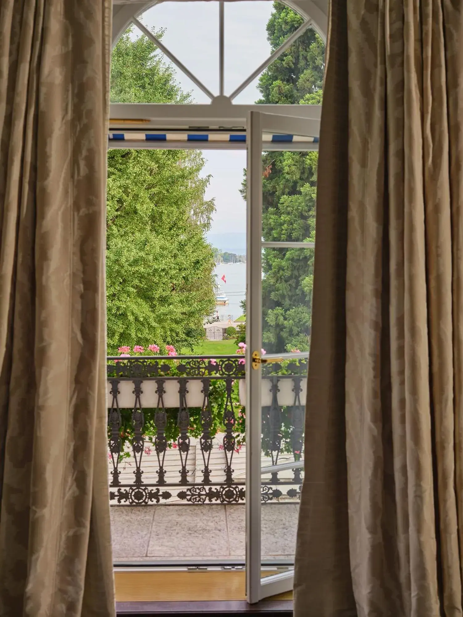 Lake view in Baur au Lac Lake view in Baur au Lac