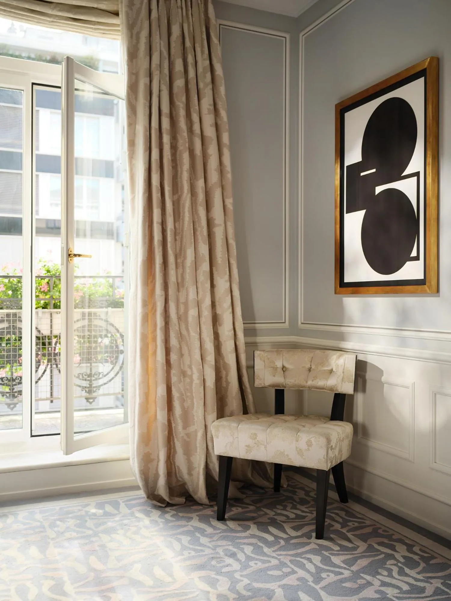 Living room in Baur au Lac