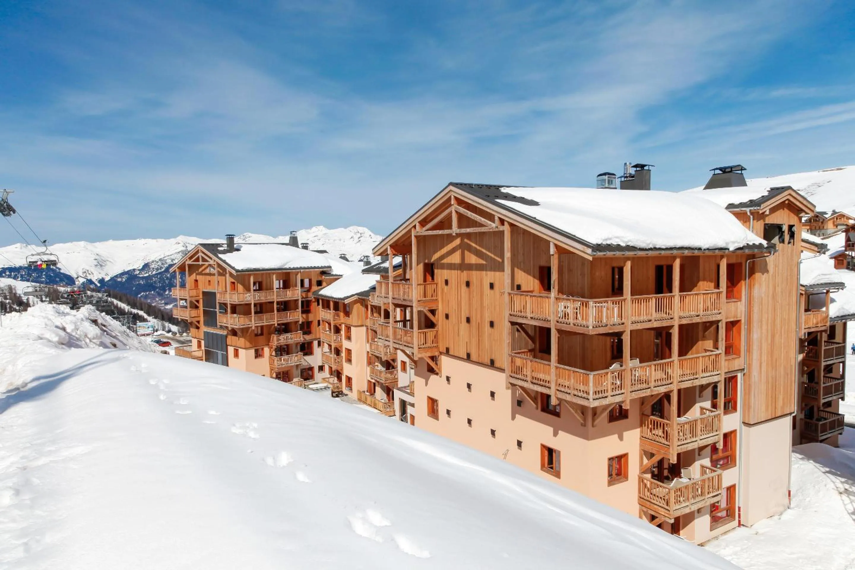 Facade/entrance in Résidence Odalys Front de Neige