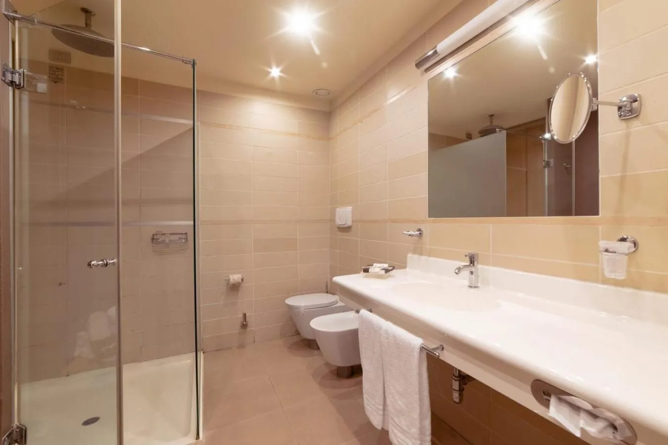 Bathroom in Motel Hotel Piranha