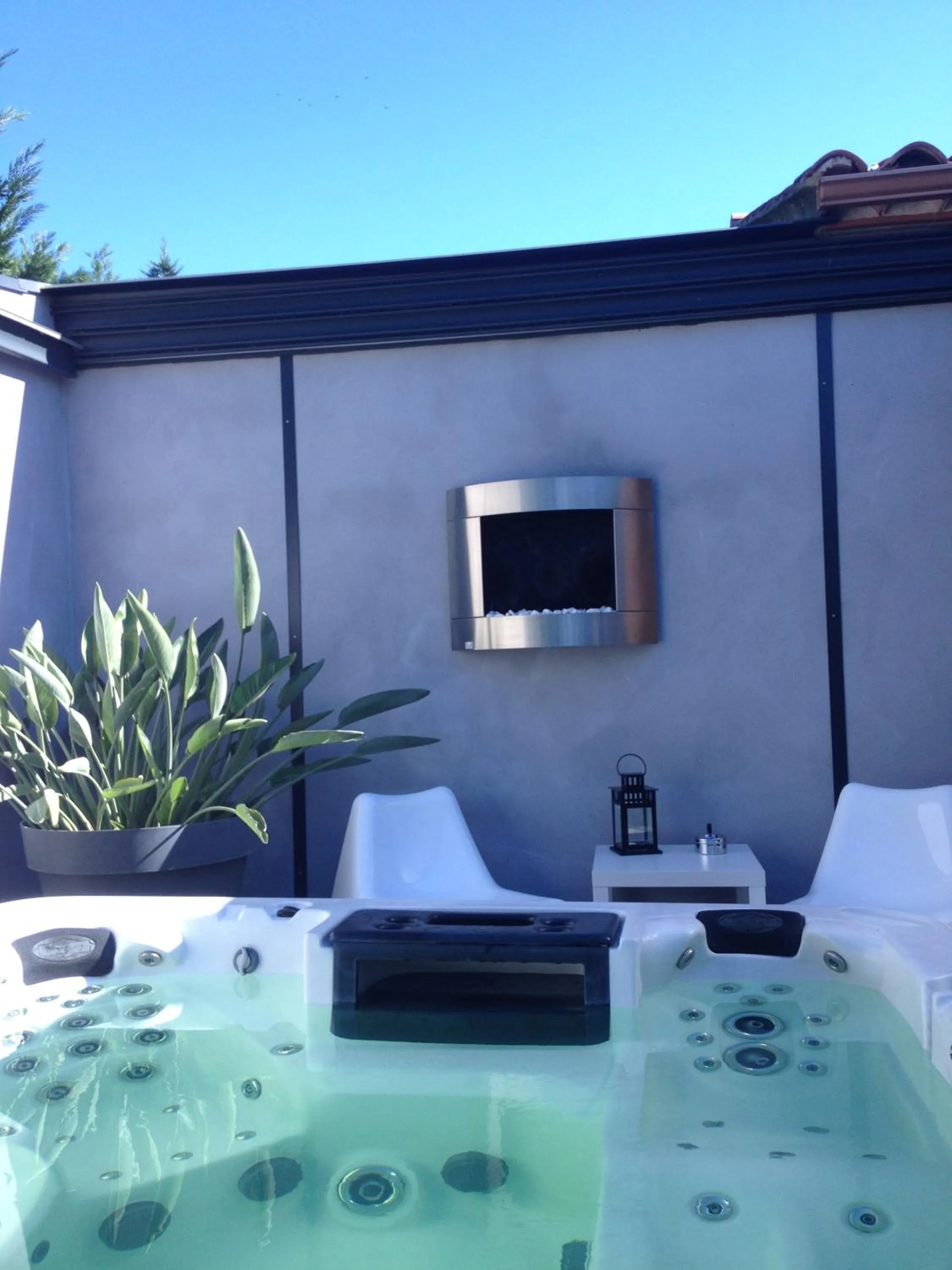 Spa and wellness centre/facilities in Chambres d'hotes Deluxe Jacuzzi Mas de l'Etoile