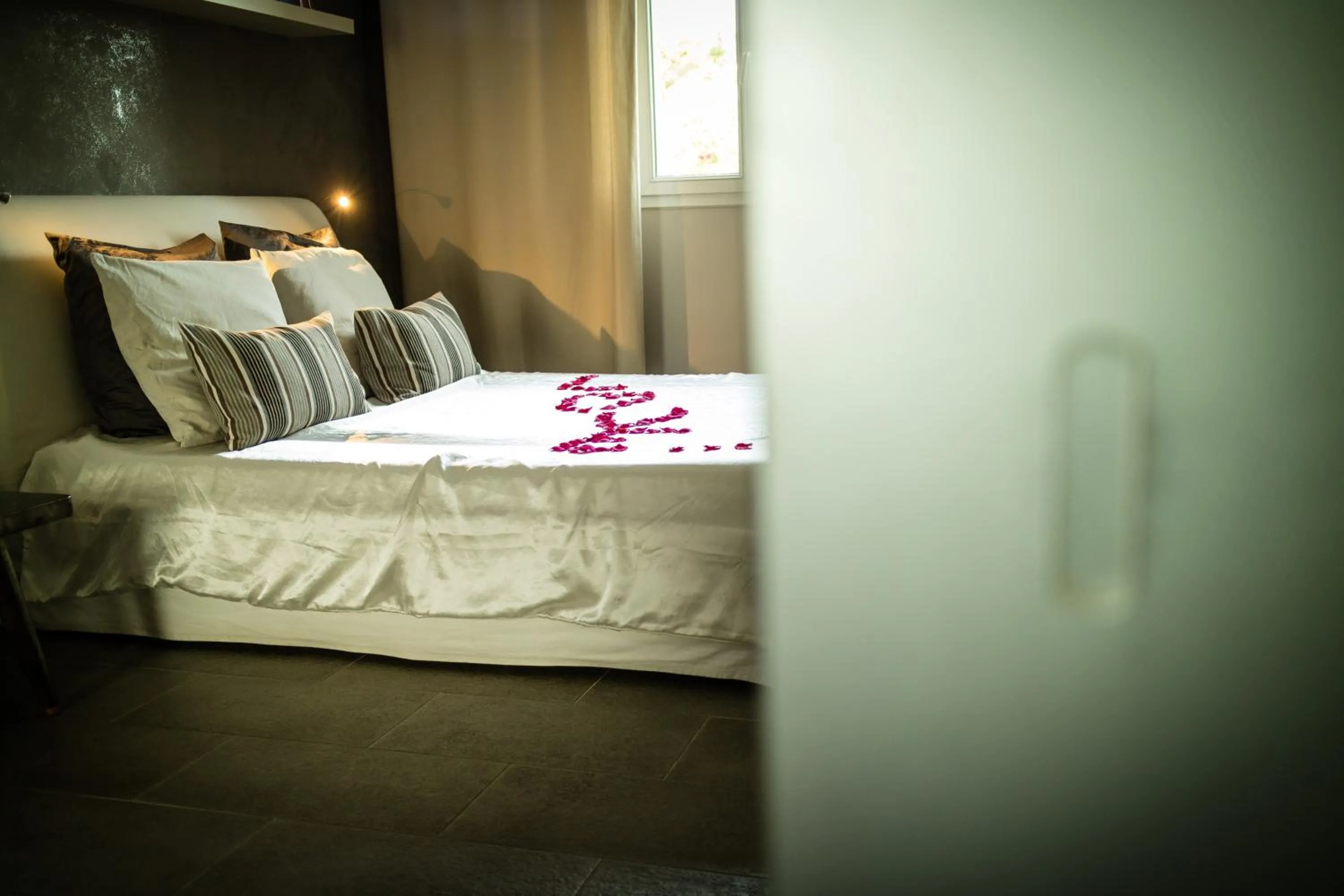 View (from property/room), Bed in Chambres d'hotes Deluxe Jacuzzi Mas de l'Etoile