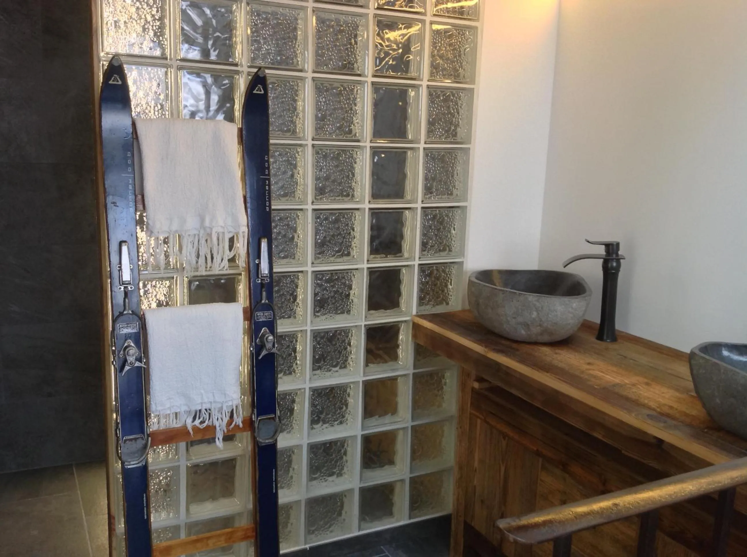 Shower in Chambres d'hotes Deluxe Jacuzzi Mas de l'Etoile