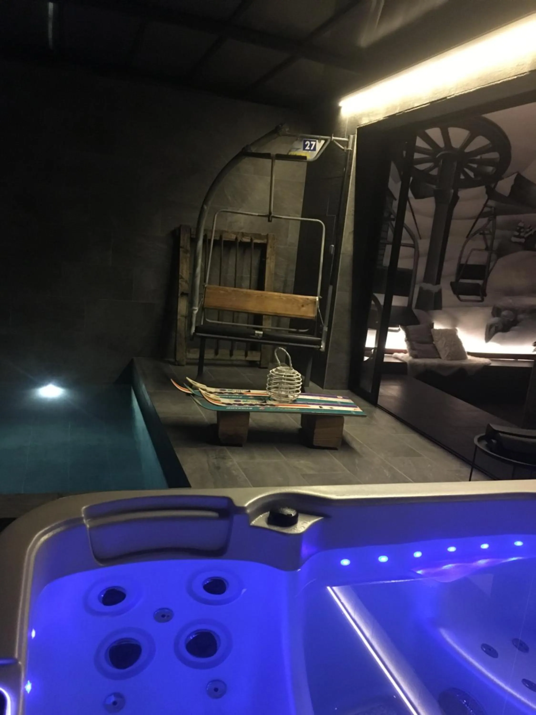 Hot Tub in Chambres d'hotes Deluxe Jacuzzi Mas de l'Etoile