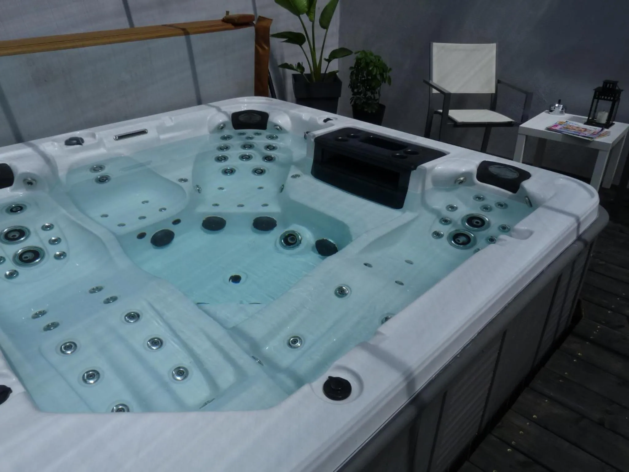 Spa and wellness centre/facilities in Chambres d'hotes Deluxe Jacuzzi Mas de l'Etoile