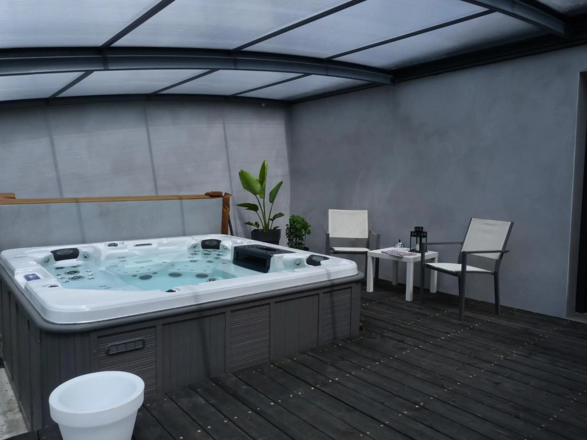 Spa and wellness centre/facilities in Chambres d'hotes Deluxe Jacuzzi Mas de l'Etoile