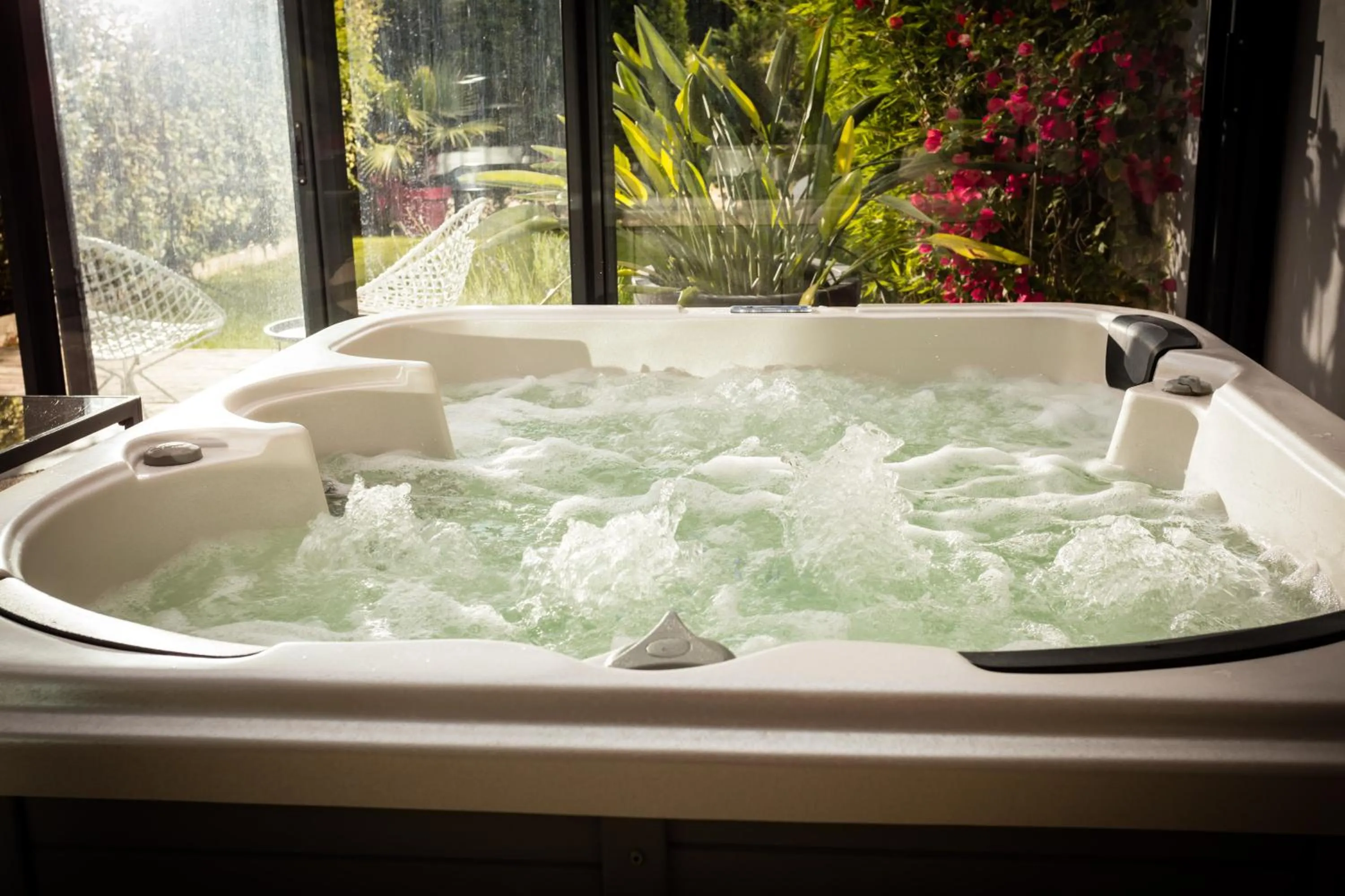 Patio in Chambres d'hotes Deluxe Jacuzzi Mas de l'Etoile