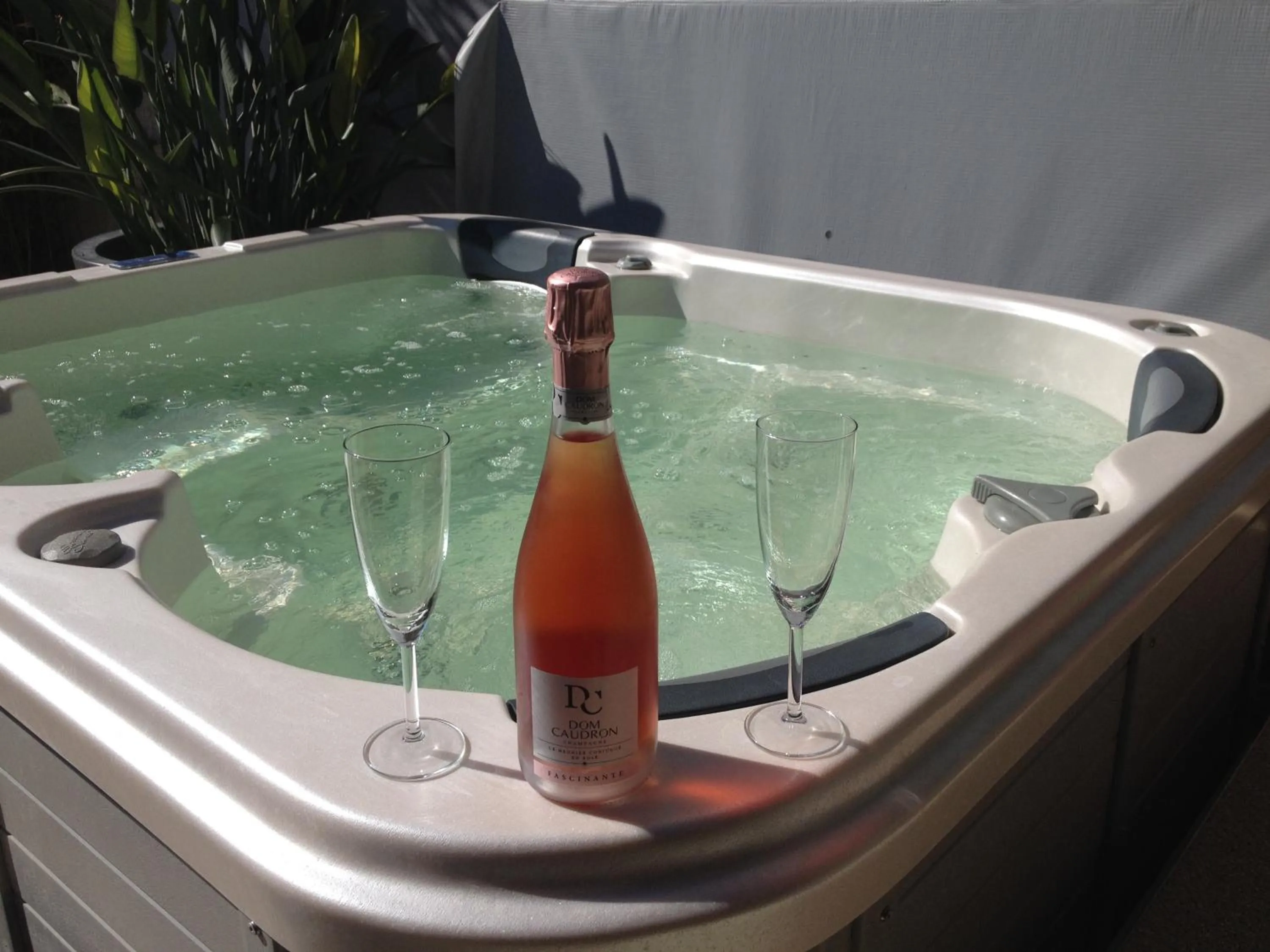 Hot Tub in Chambres d'hotes Deluxe Jacuzzi Mas de l'Etoile