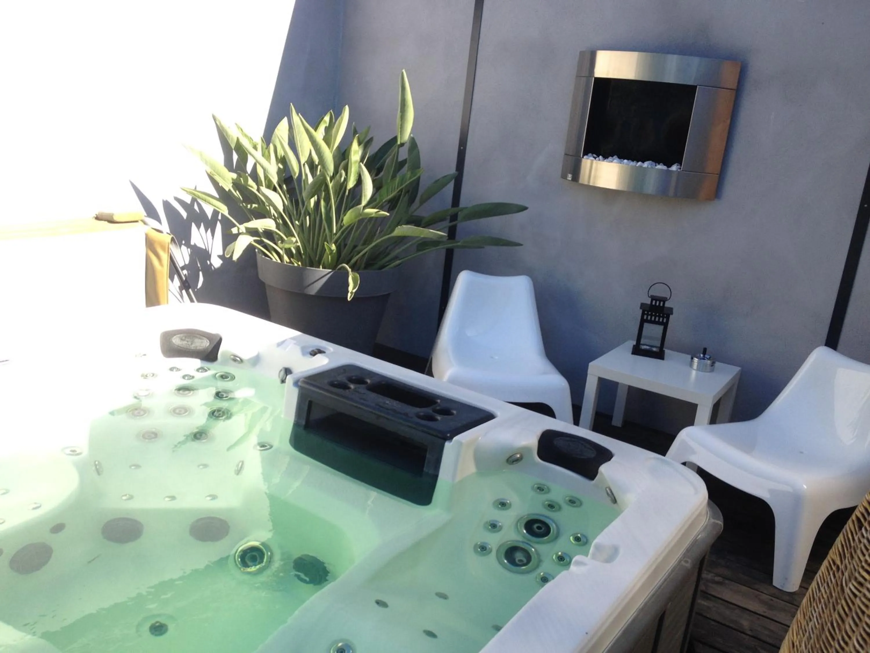 Spa and wellness centre/facilities in Chambres d'hotes Deluxe Jacuzzi Mas de l'Etoile