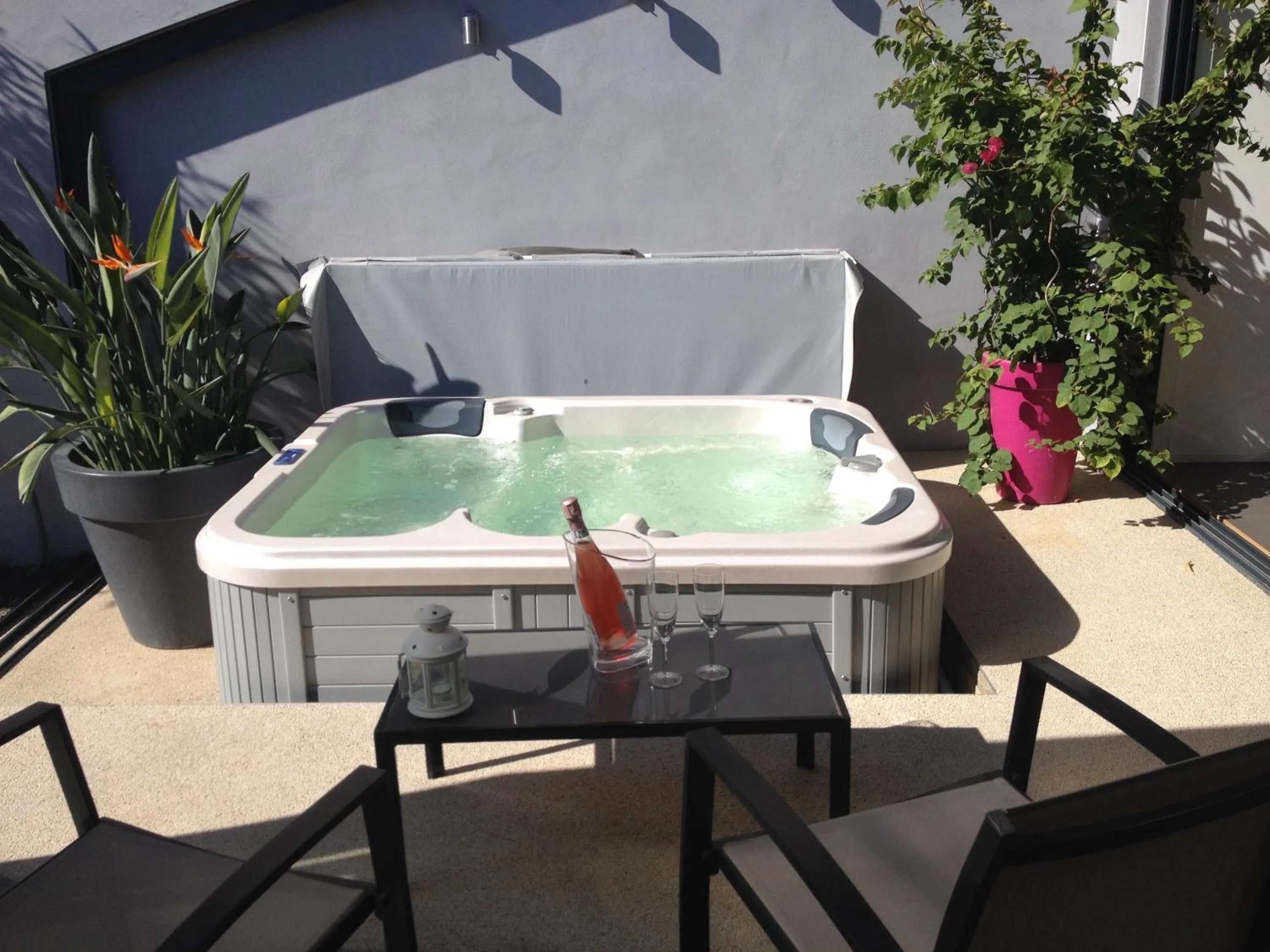 Spa and wellness centre/facilities in Chambres d'hotes Deluxe Jacuzzi Mas de l'Etoile
