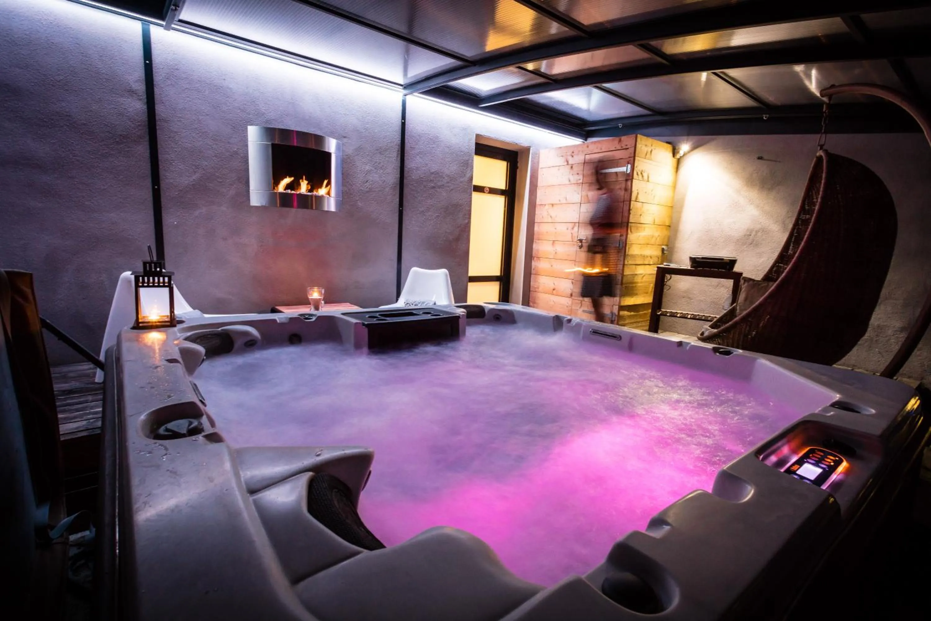Hot Tub in Chambres d'hotes Deluxe Jacuzzi Mas de l'Etoile