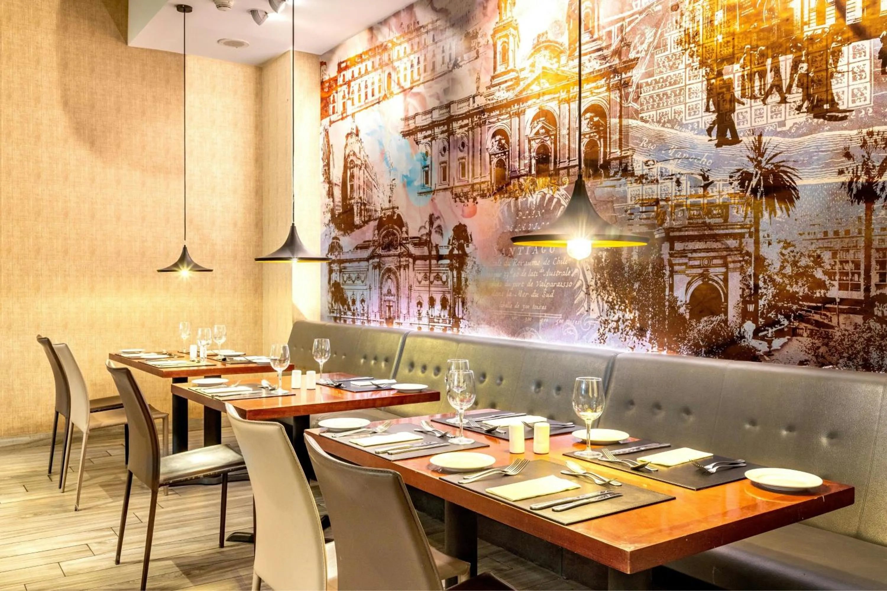 Restaurant/places to eat in Hotel Plaza Santiago