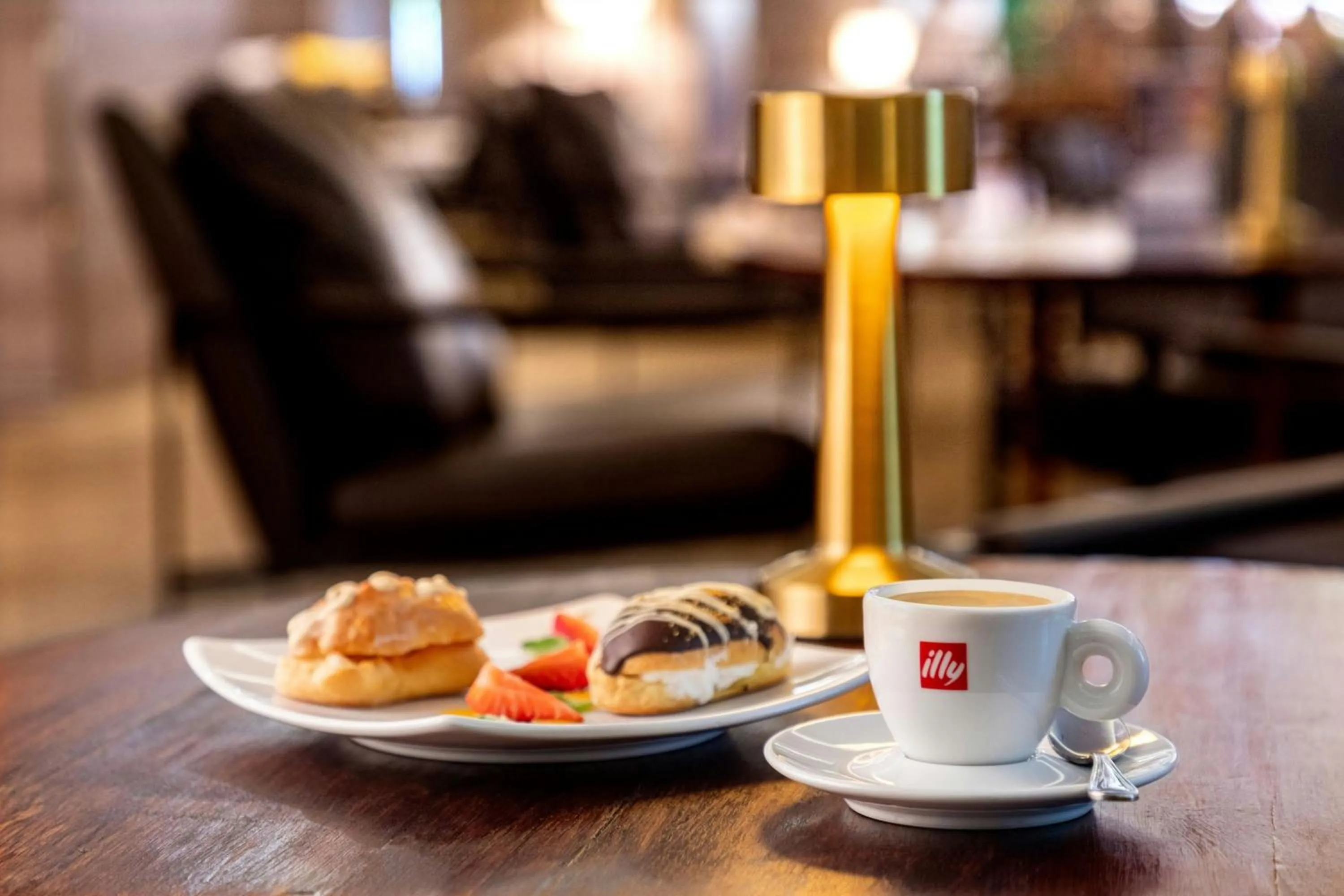 Restaurant/places to eat in Hotel Plaza Santiago