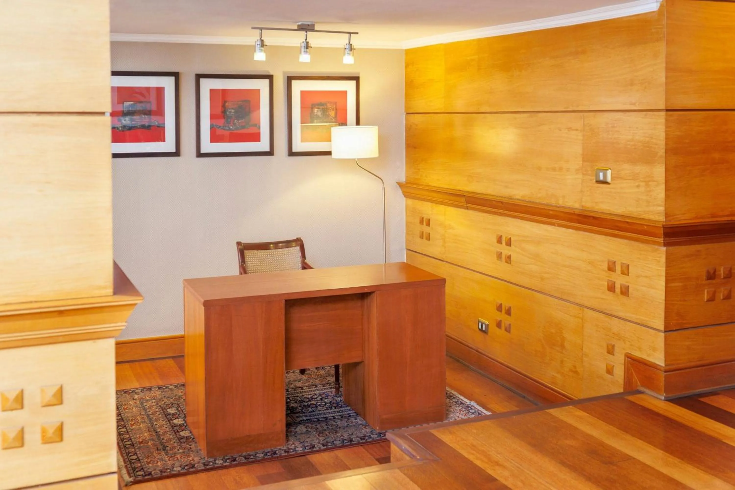 Photo of the whole room in Hotel Plaza Santiago