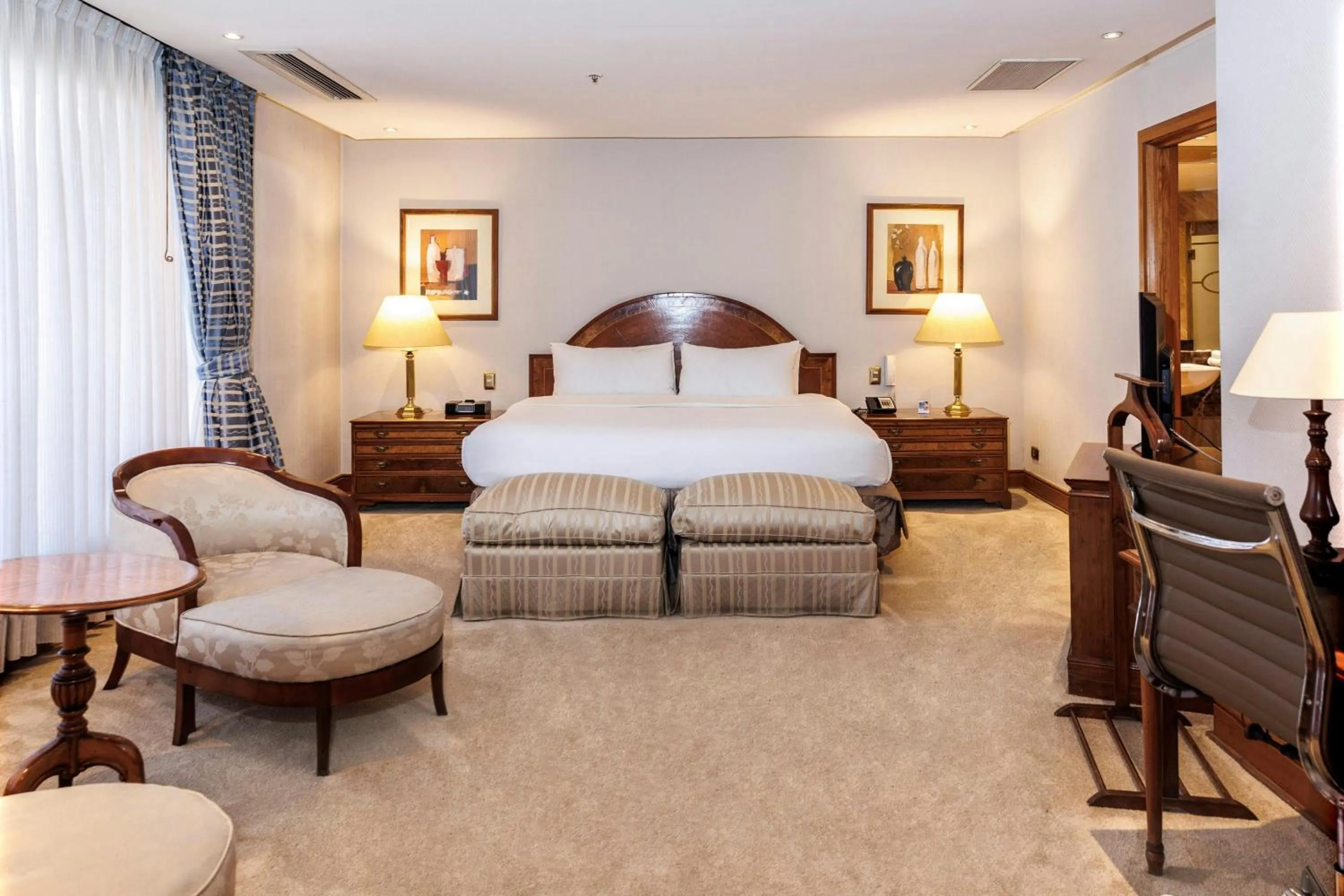 Bedroom, Bed in Hotel Plaza Santiago