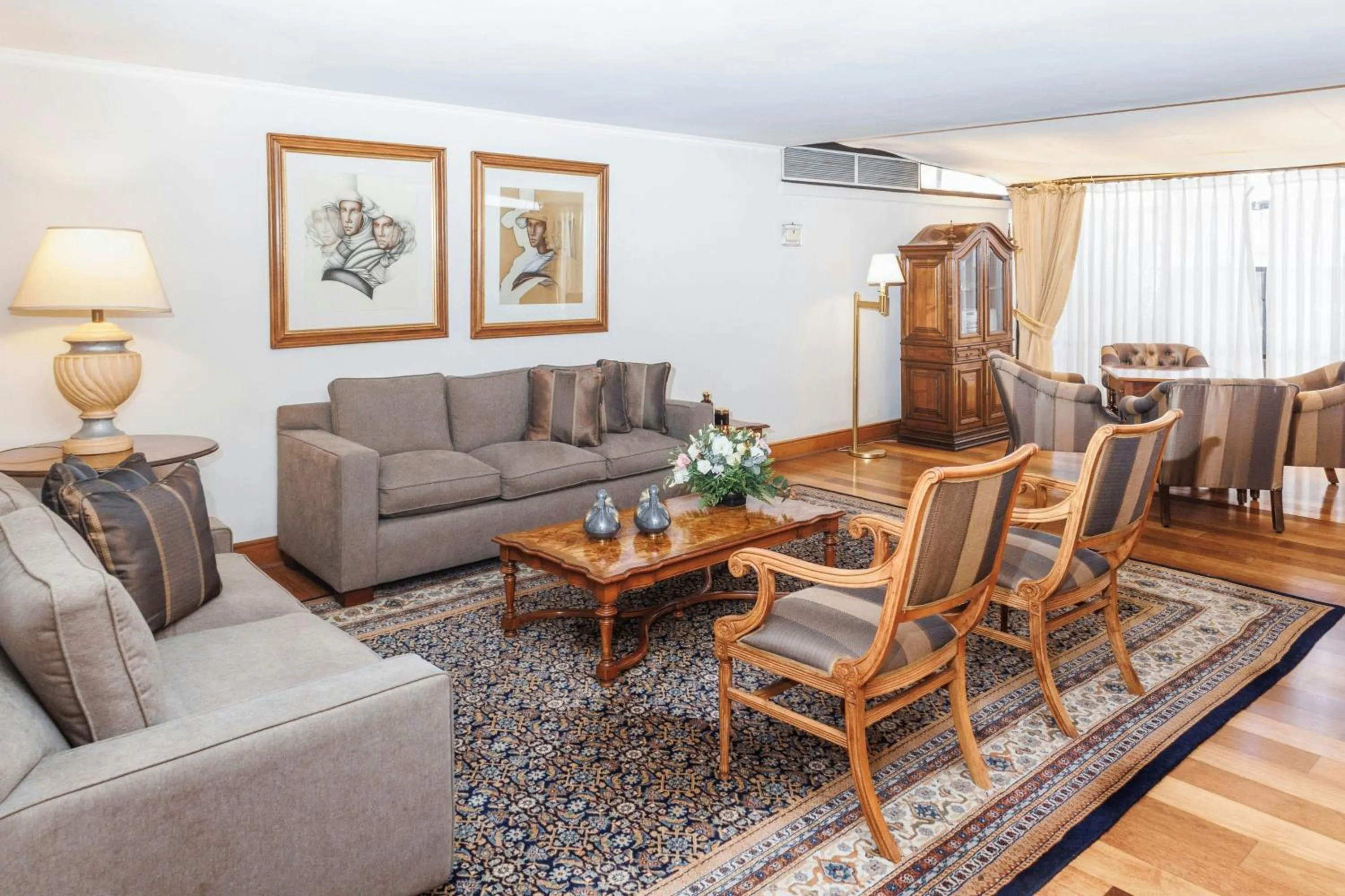 Living room in Hotel Plaza Santiago