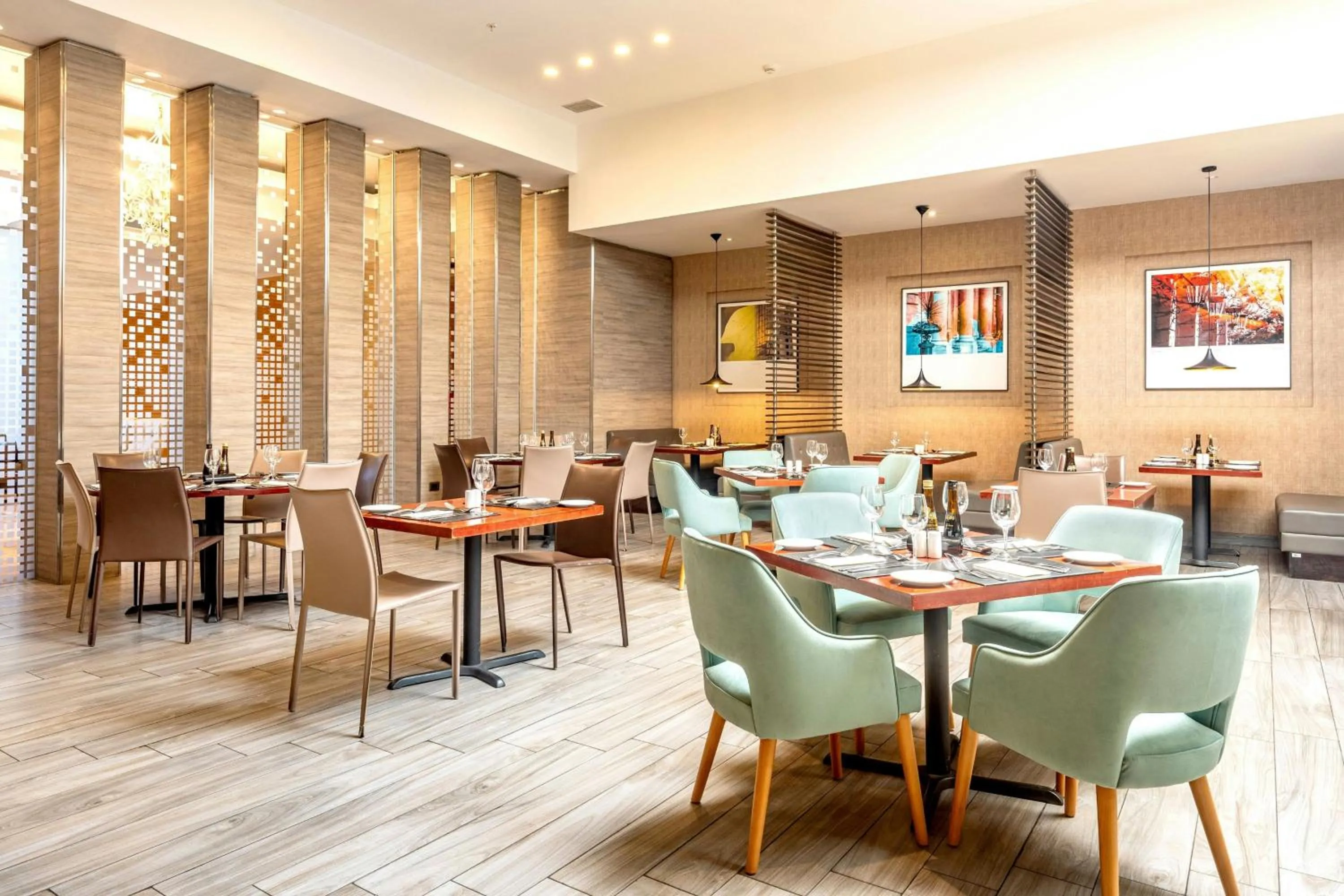 Restaurant/places to eat in Hotel Plaza Santiago