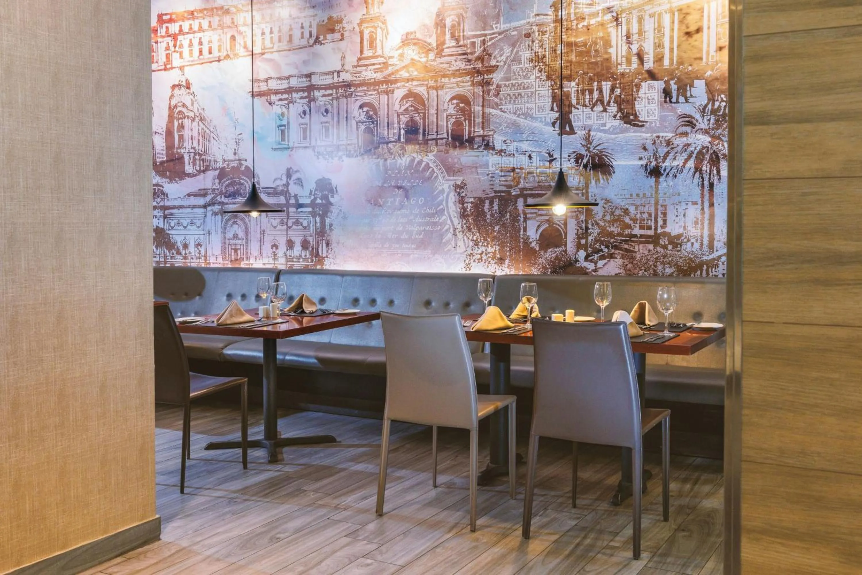 Restaurant/places to eat in Hotel Plaza Santiago