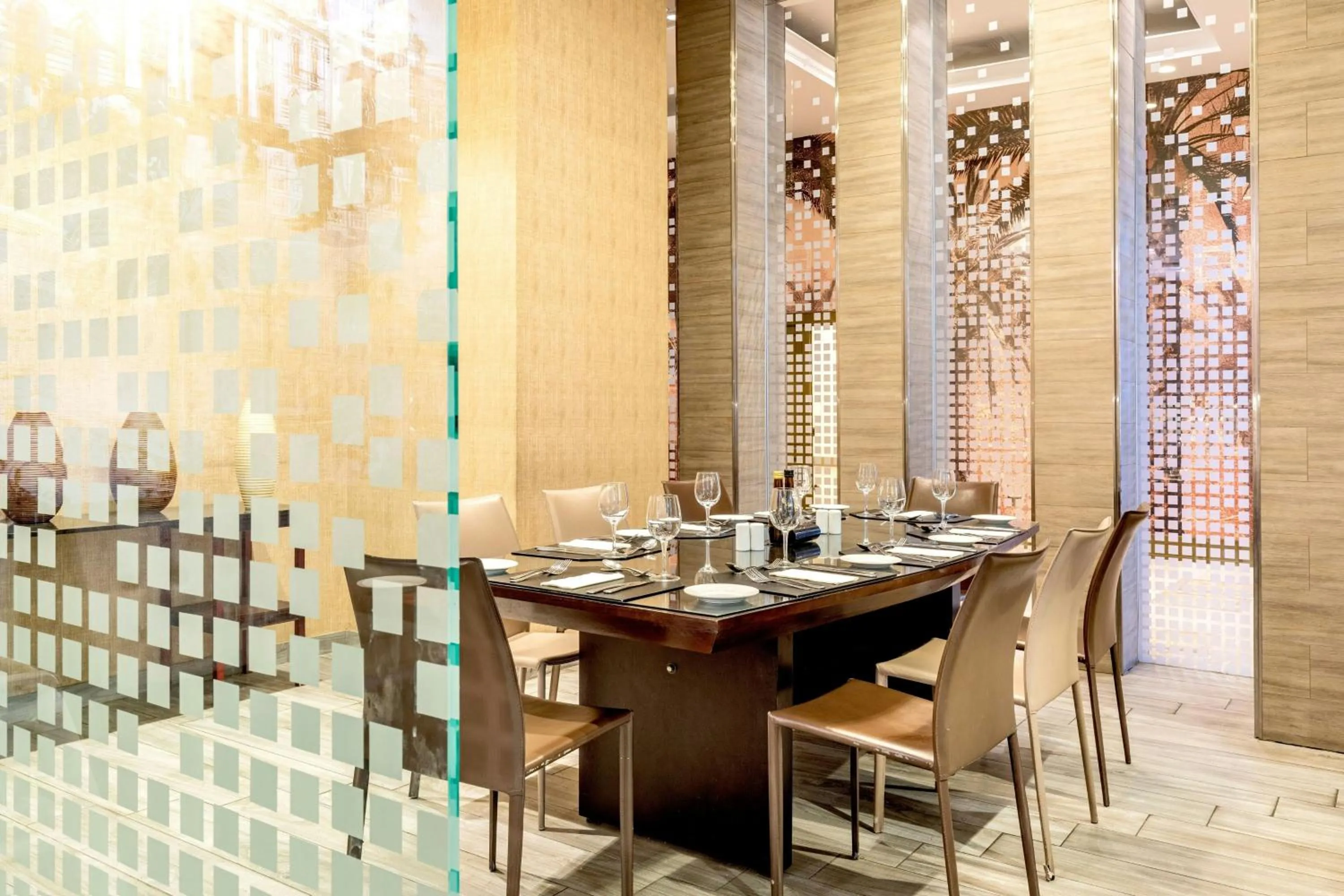 Restaurant/places to eat in Hotel Plaza Santiago