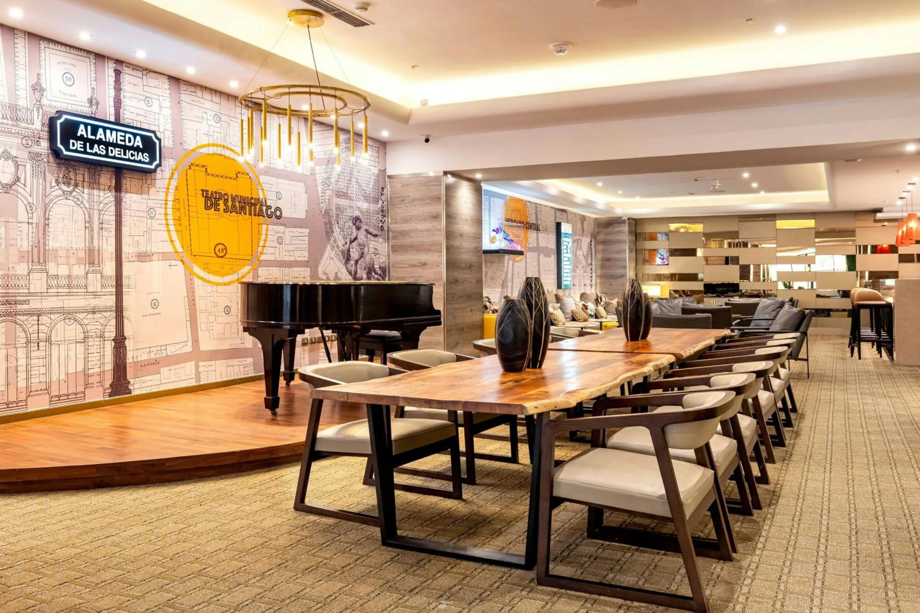 Lounge or bar in Hotel Plaza Santiago