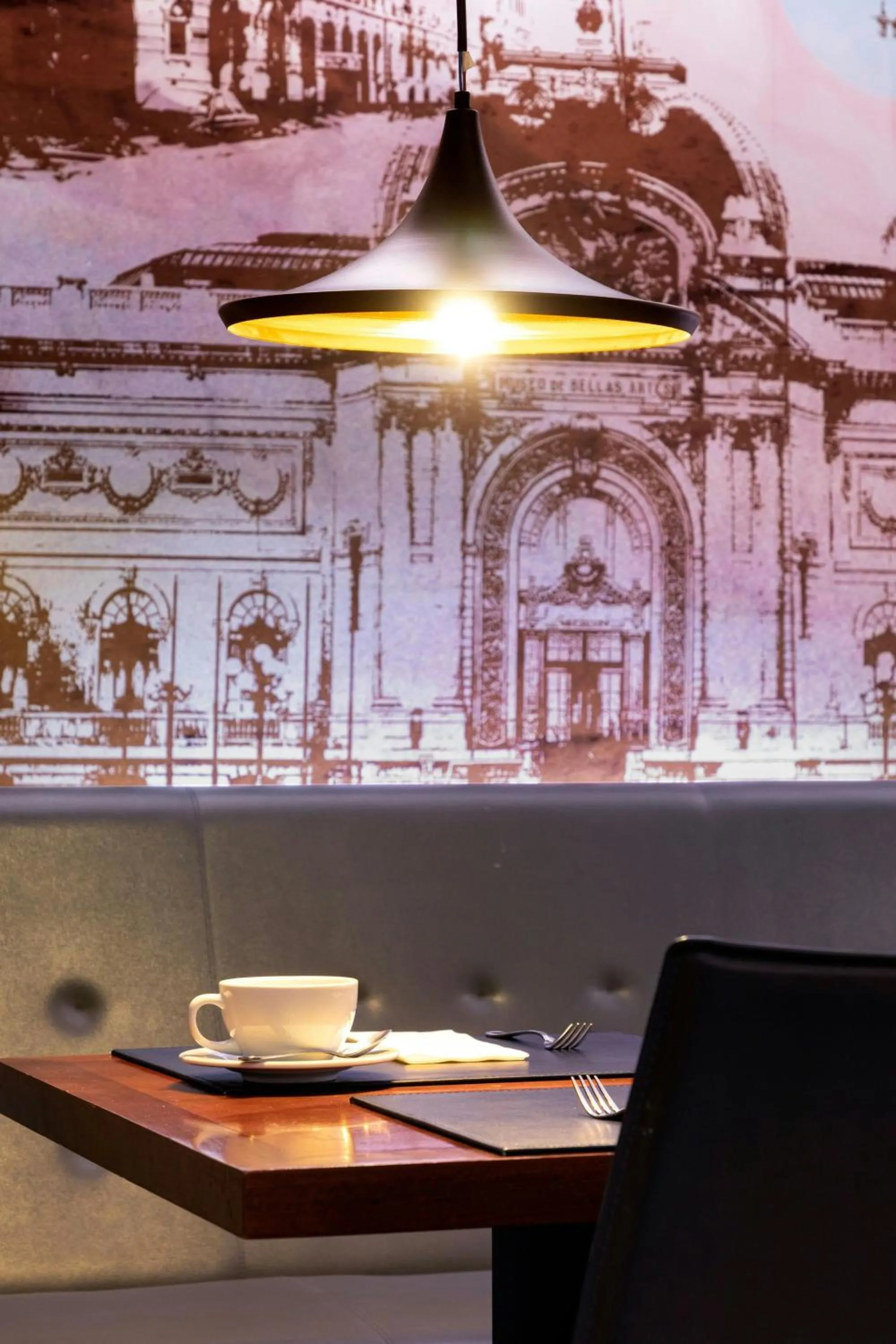 Restaurant/places to eat in Hotel Plaza Santiago