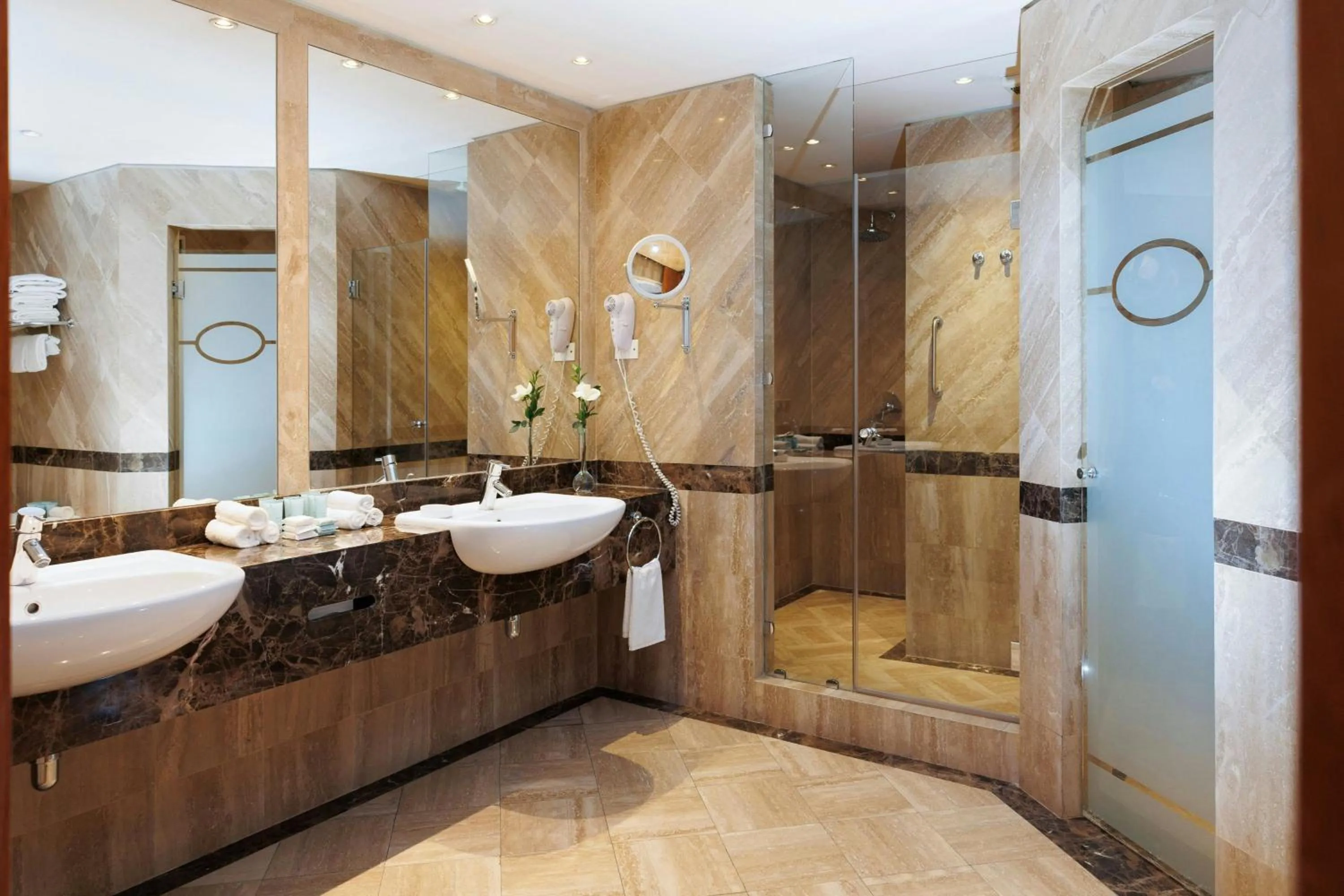 Photo of the whole room in Hotel Plaza Santiago