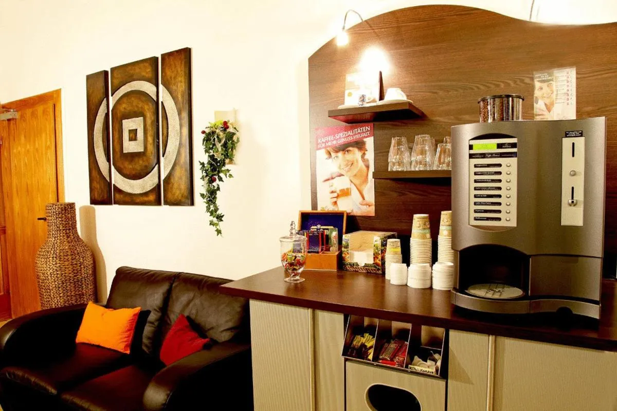 Coffee/tea facilities in Gästehaus zur Linde