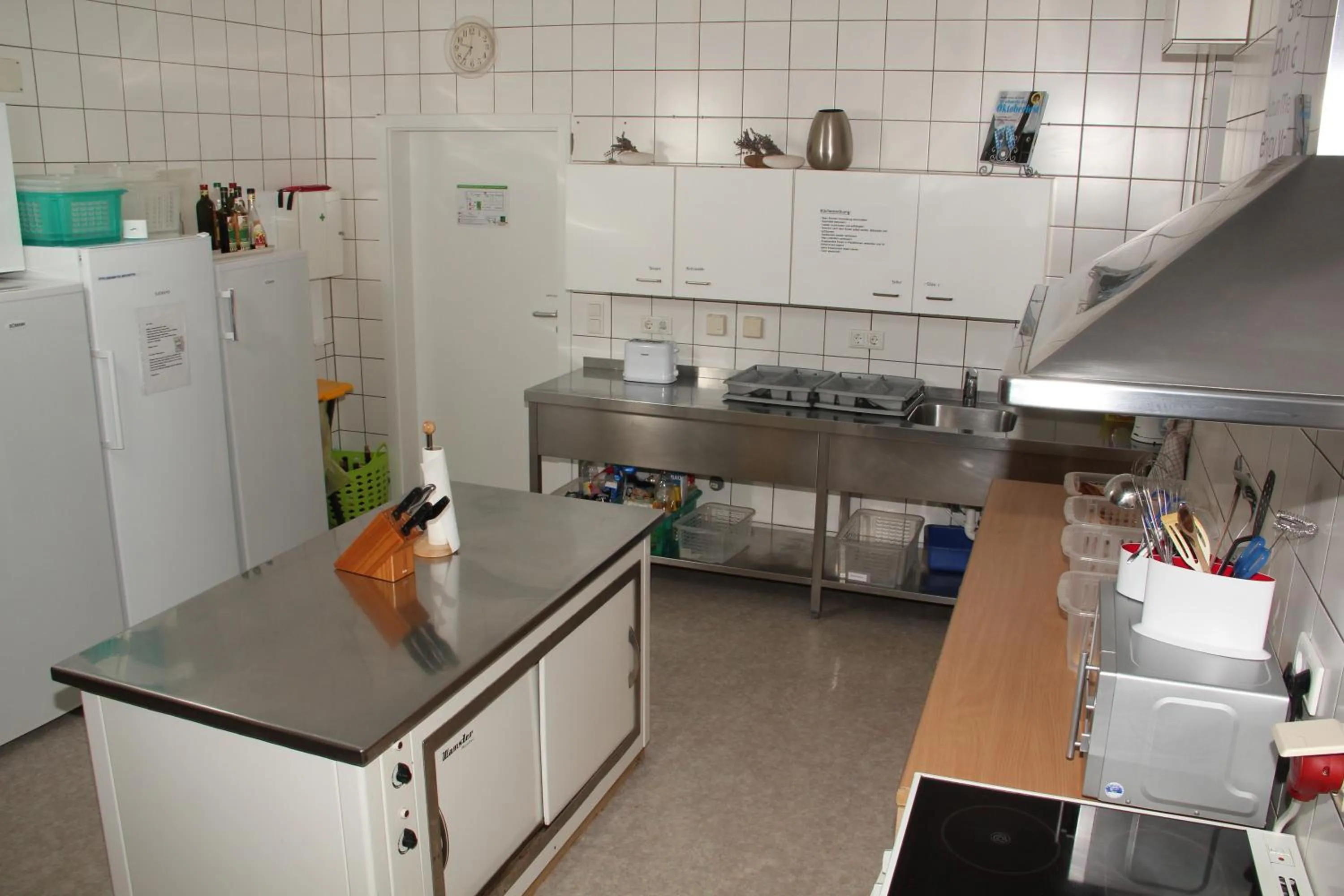 Communal kitchen in Gästehaus zur Linde