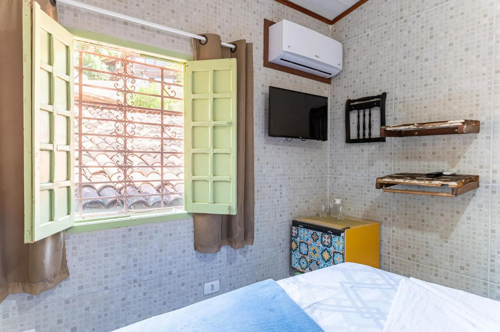 Photo of the whole room, Bed in Pousada Flor de Olinda