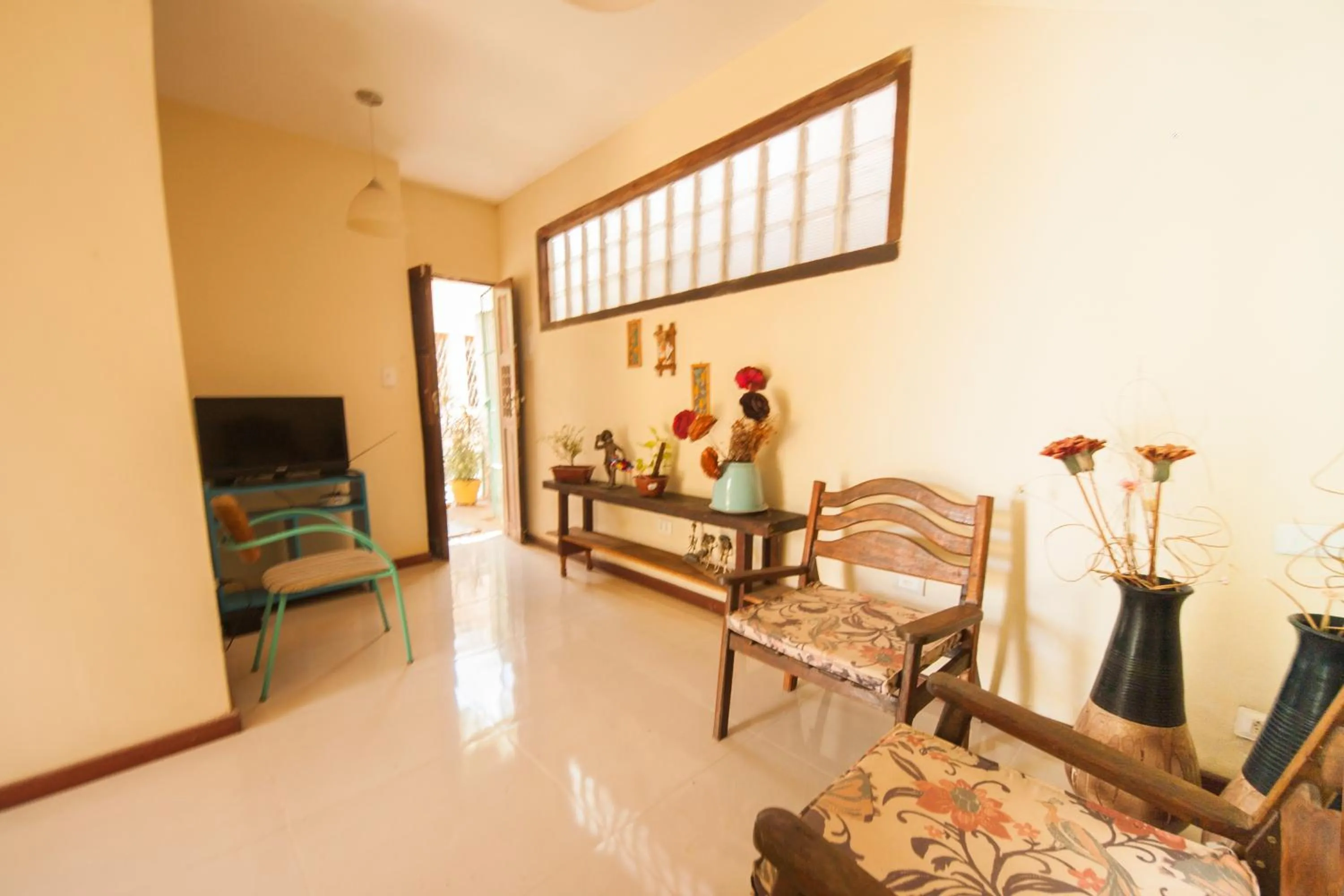 Communal lounge/ TV room in Pousada Flor de Olinda