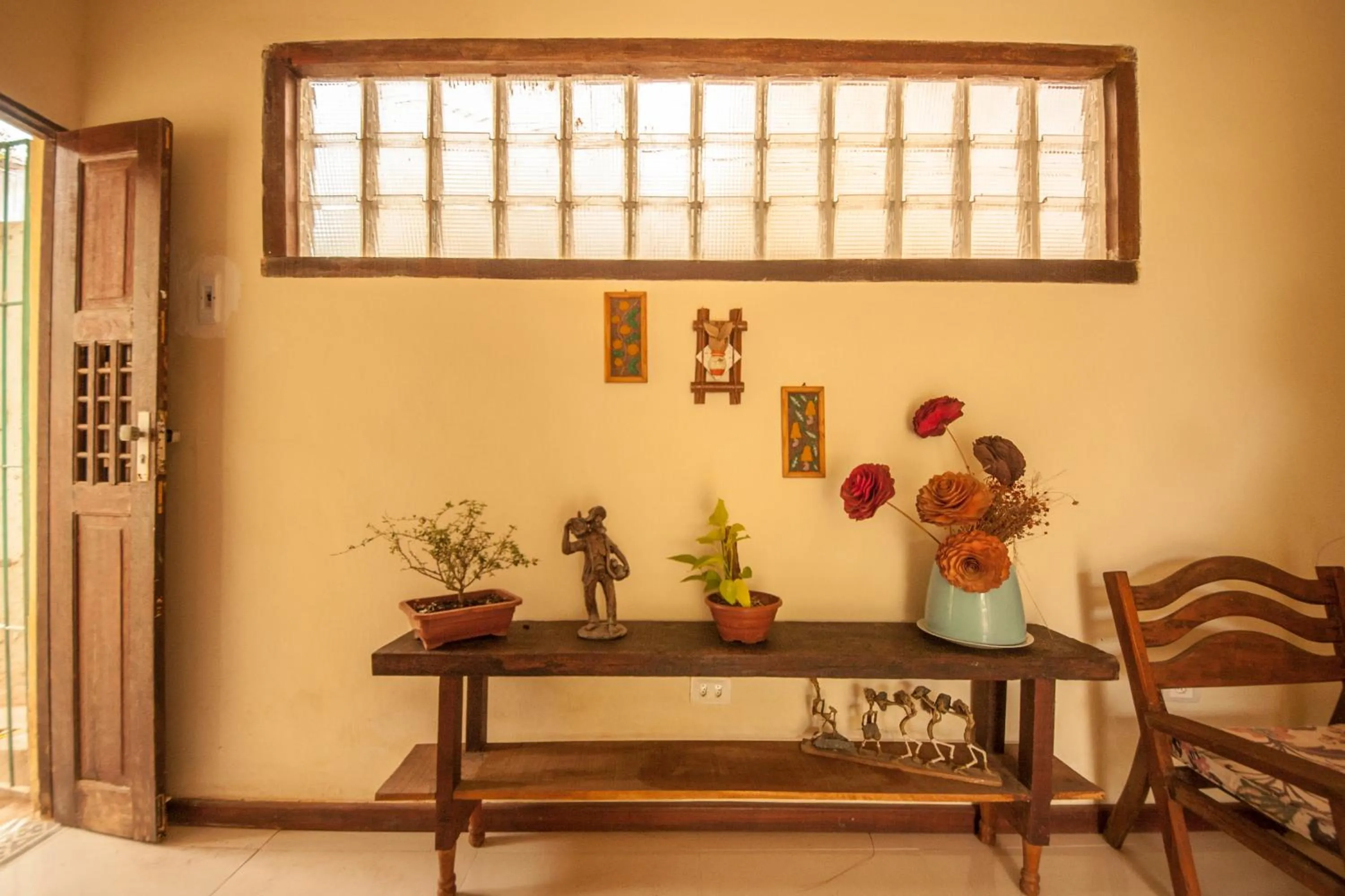 Communal lounge/ TV room in Pousada Flor de Olinda