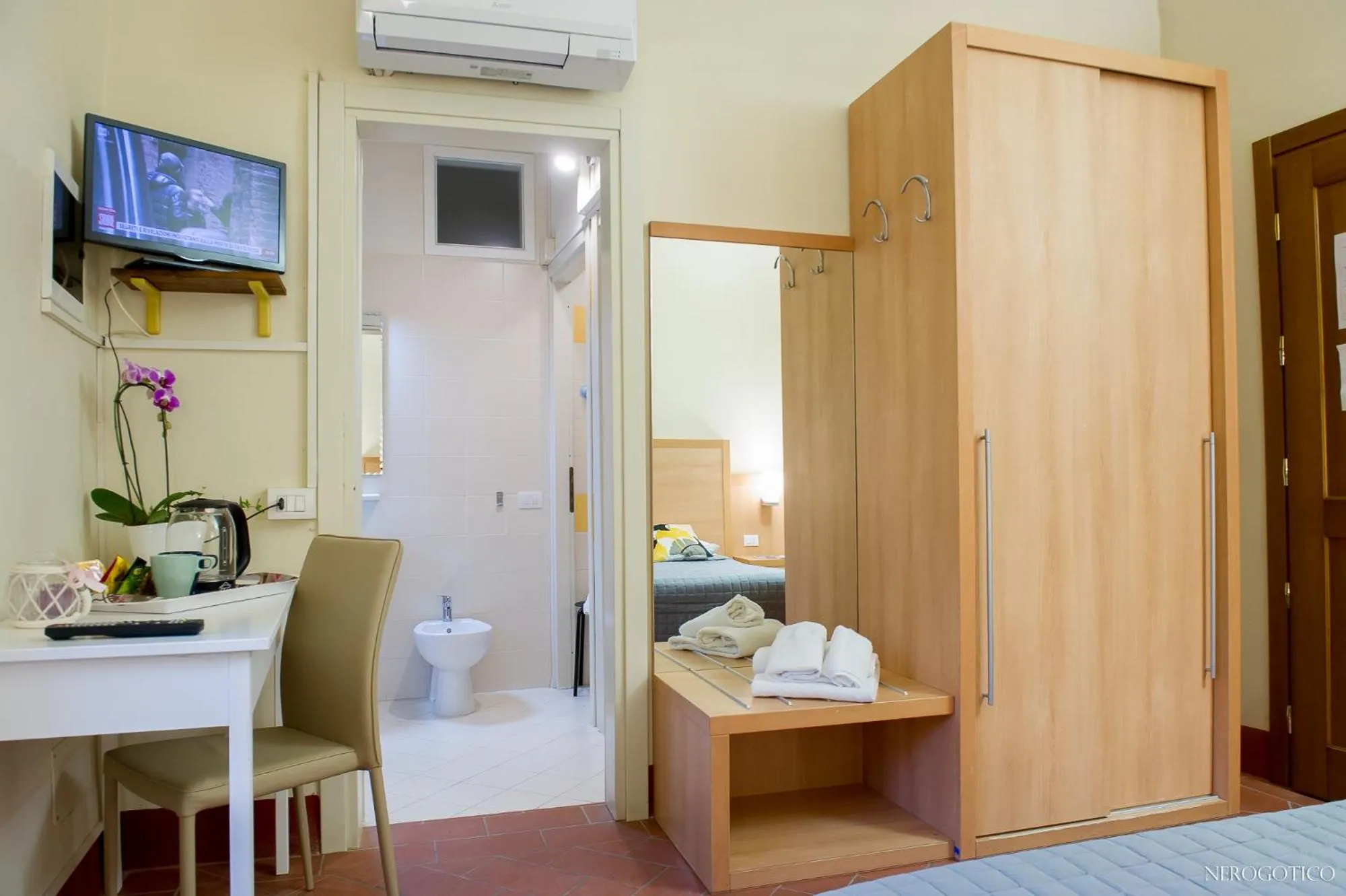 TV and multimedia, Bed in Chiostro Delle Monache Hostel Volterra