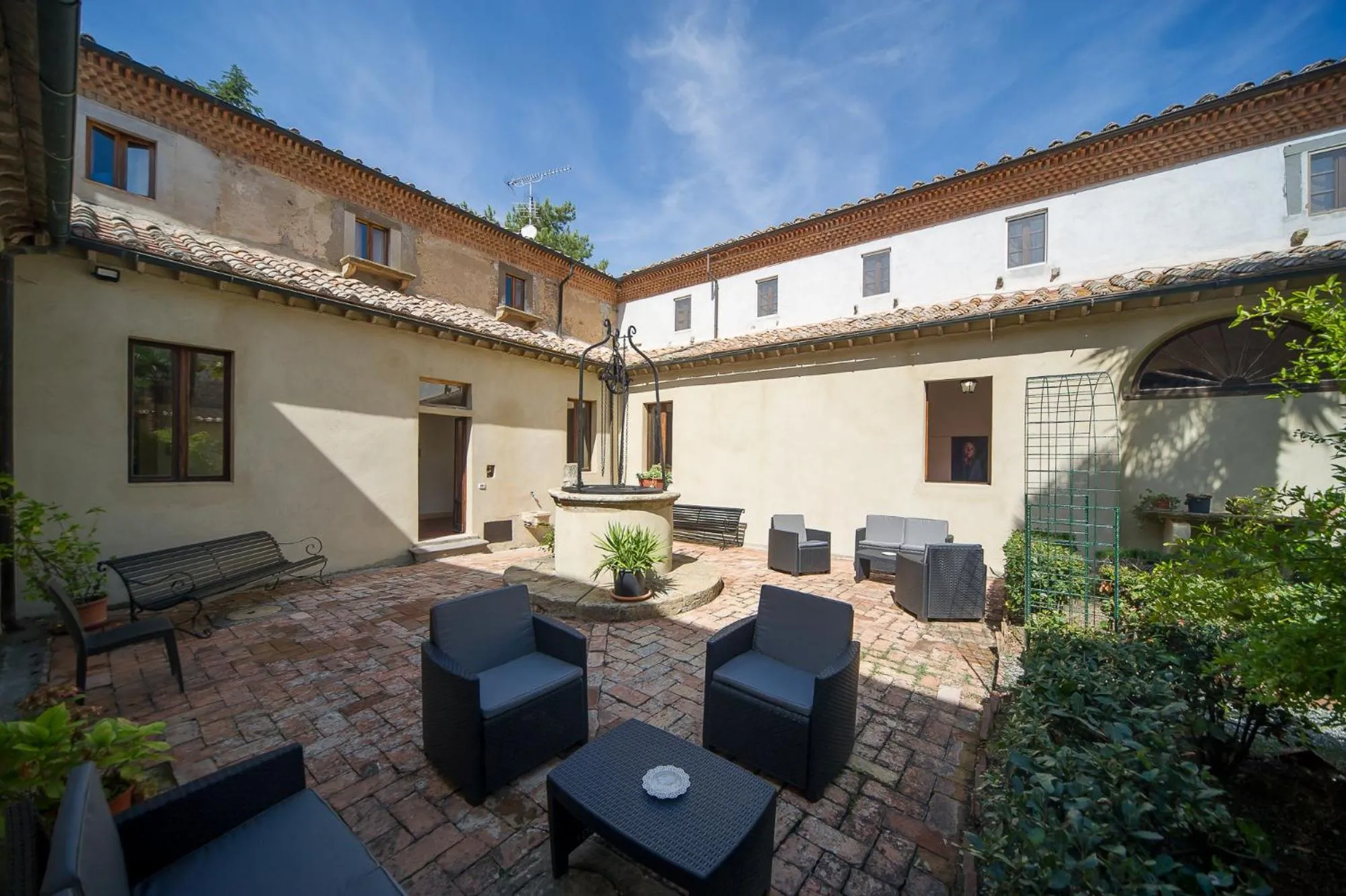 Garden view in Chiostro Delle Monache Hostel Volterra