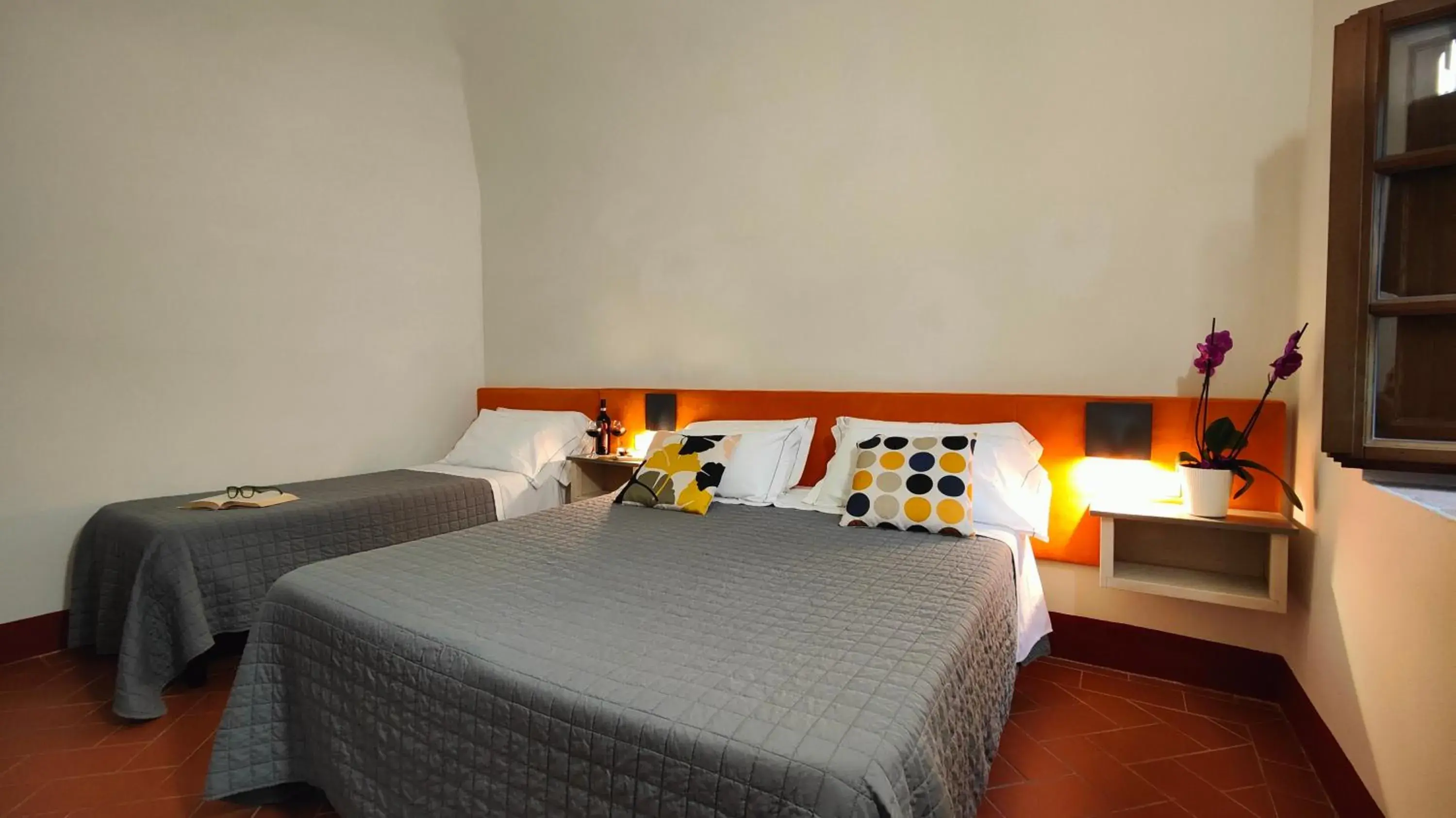 Standard Triple Room in Chiostro Delle Monache Hostel Volterra Standard Triple Room in Chiostro Delle Monache Hostel Volterra