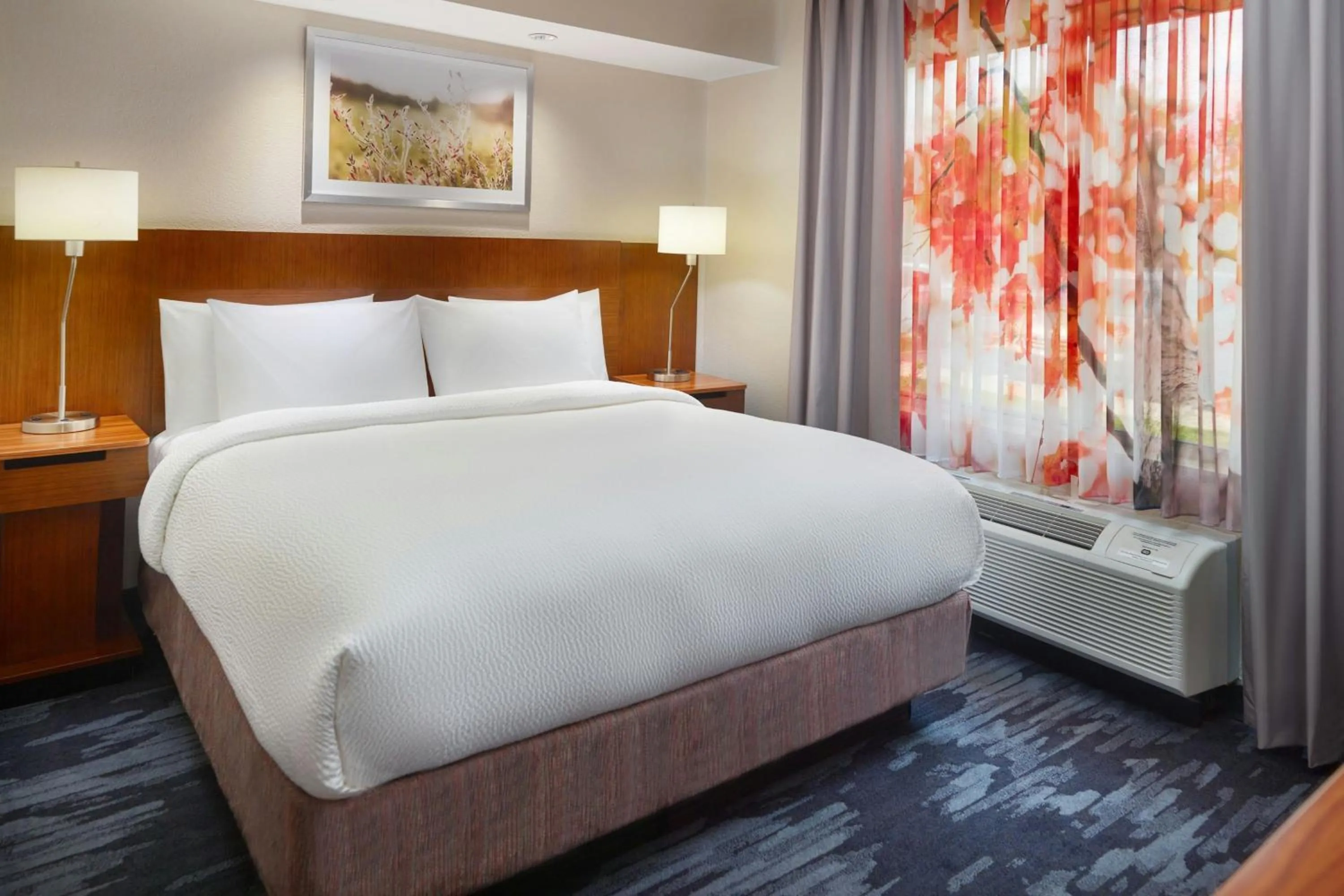 Photo of the whole room, Bed in Fairfield Inn and Suites Charleston North/University Area