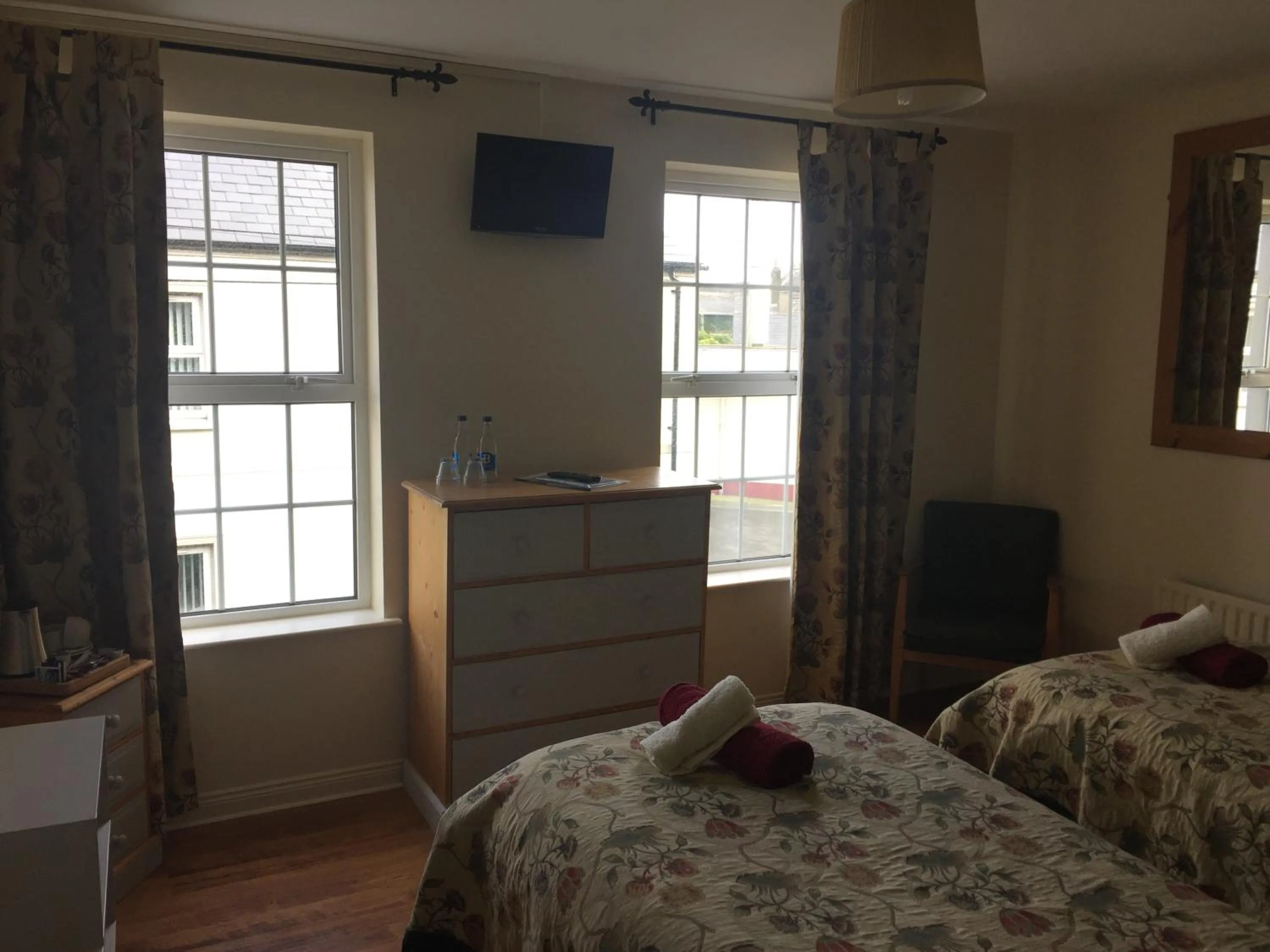 Bed in Roomz