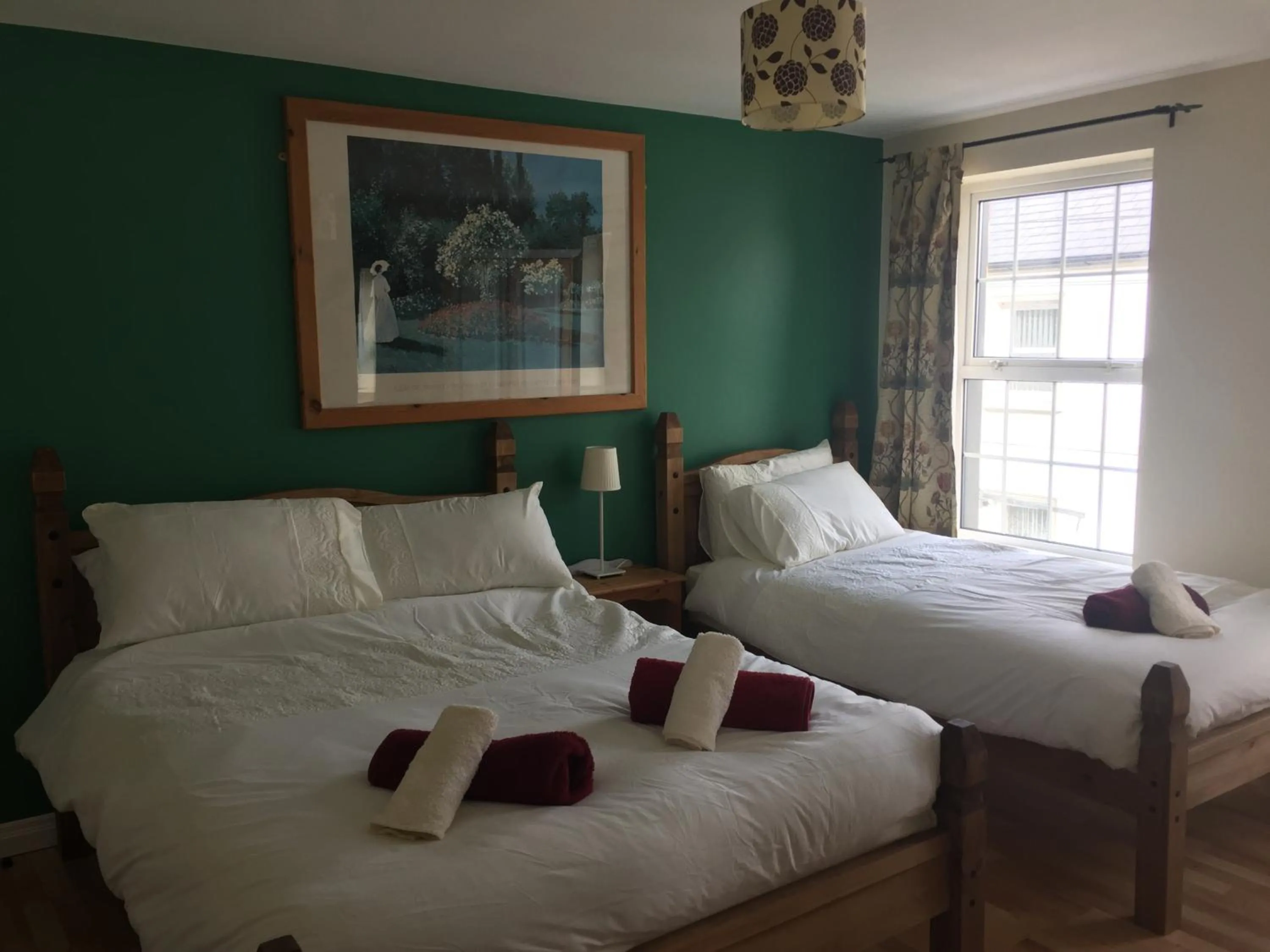 Bed in Roomz