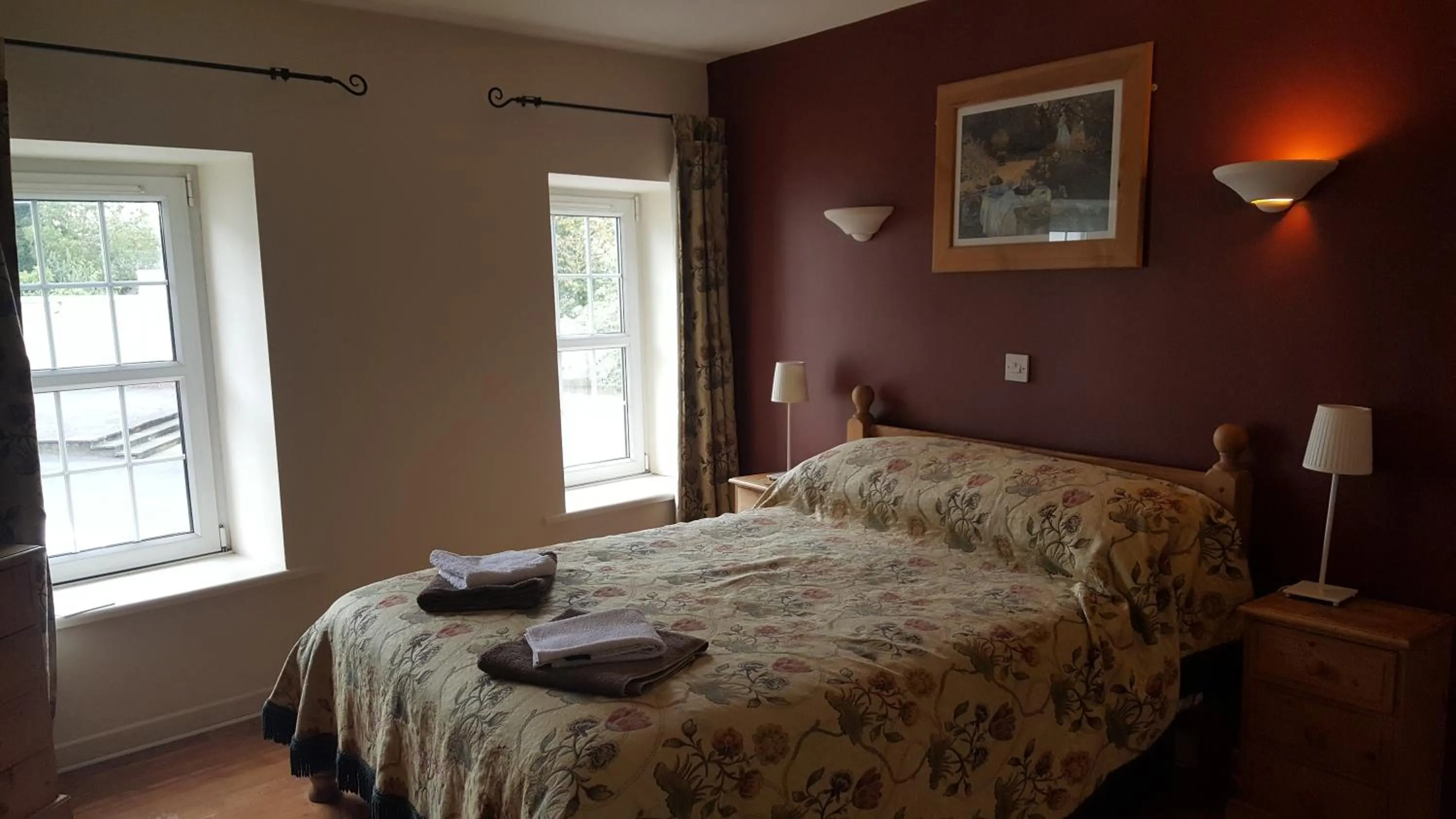 Bedroom, Bed in Roomz
