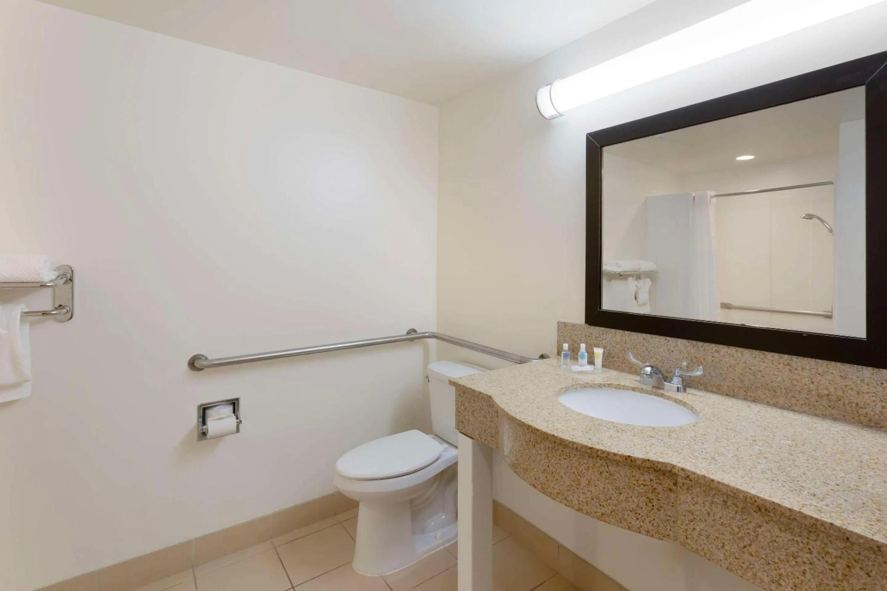 Bedroom in Comfort Inn Near Grand Canyon